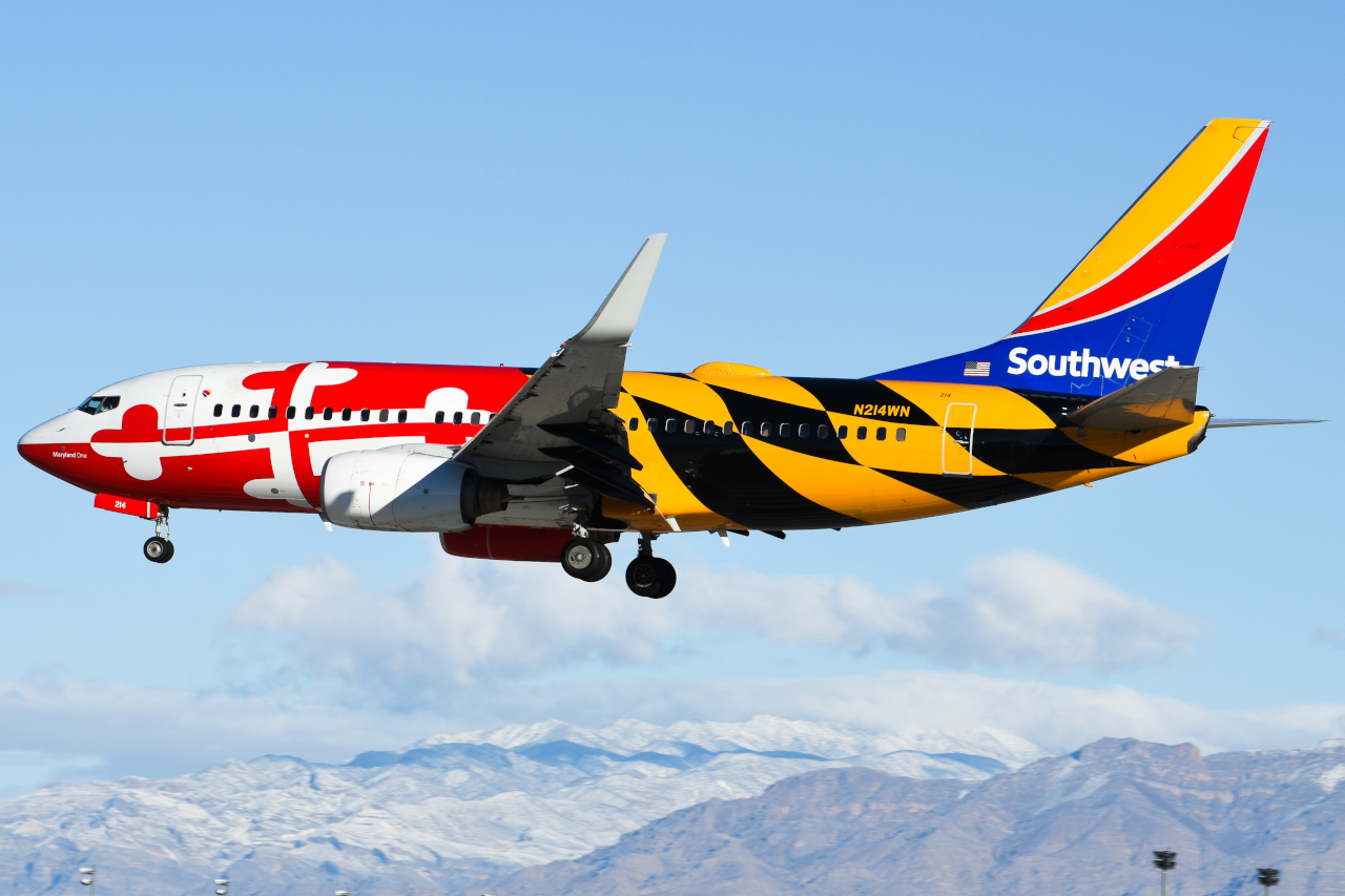 Full size: Southwest Airlines Boeing 737-700 N214WN at Harry Reid International Airport