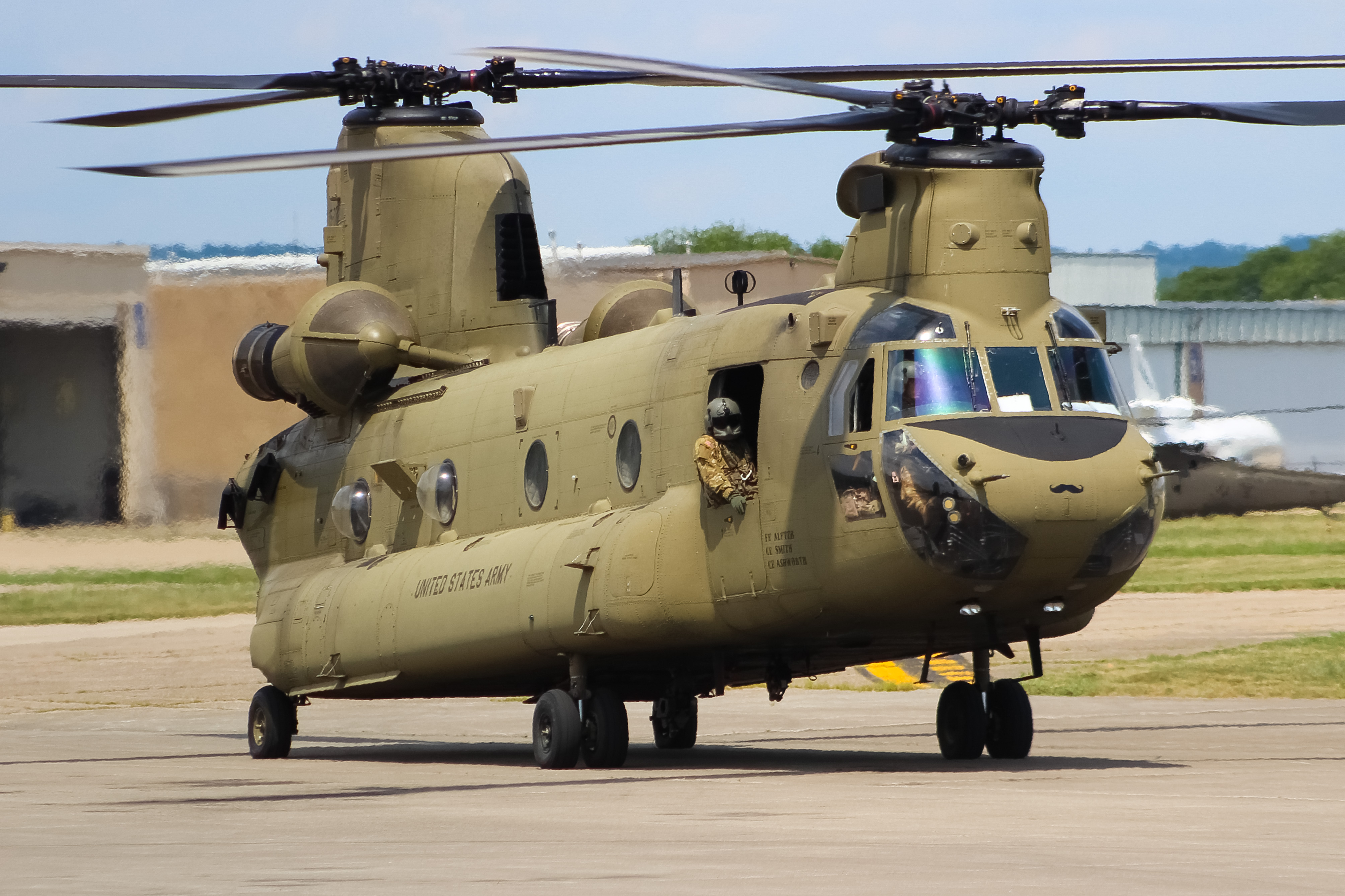 Full size: USA - United States Army Boeing CH-47 Chinook 15-08185 at Cincinnati Municipal Airport/Lunken Field