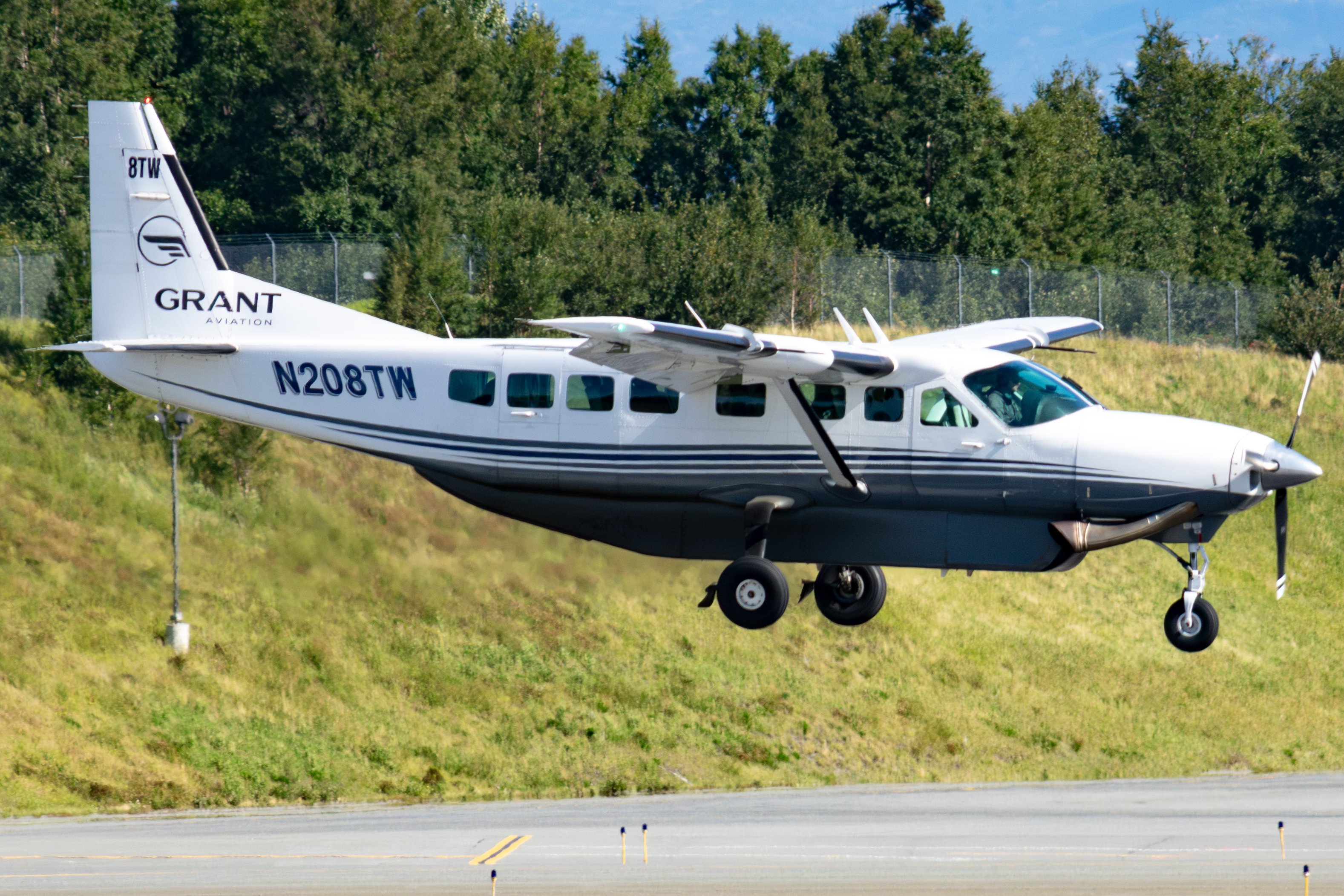 Full size: Grant Aviation Cessna 208 Grand Caravan N208TW at Anchorage Ted Stevens International Airport