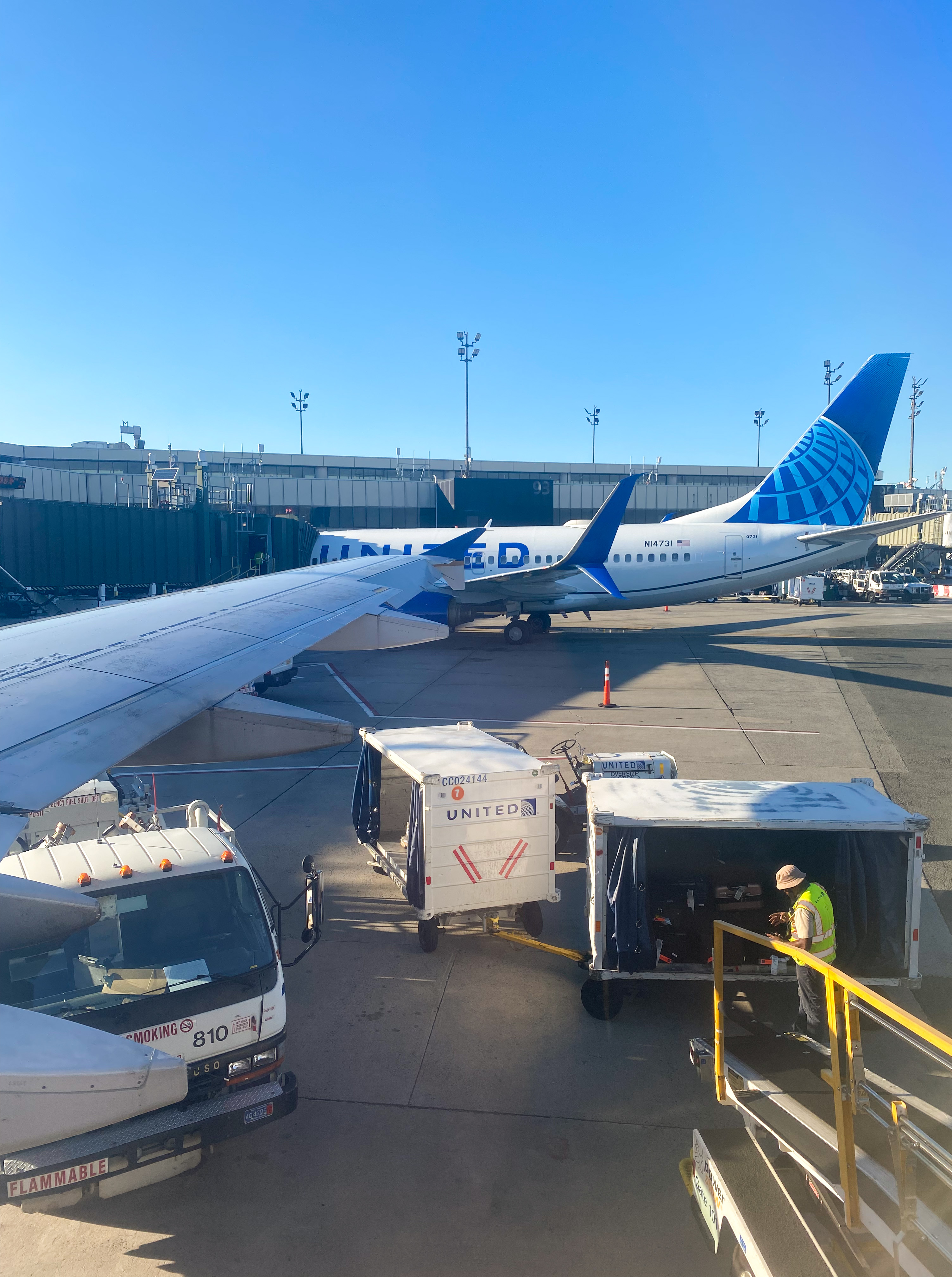 Full size: United Airlines Airbus A320 N452UA at Newark Liberty International Airport