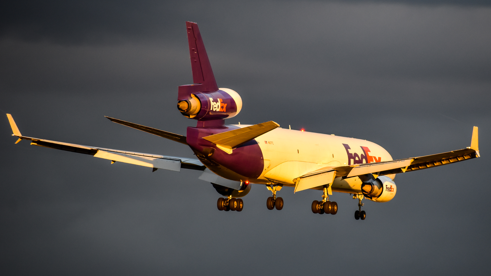 Full size: FedEx McDonnell Douglas MD-11F N617FE at Portland International Airport