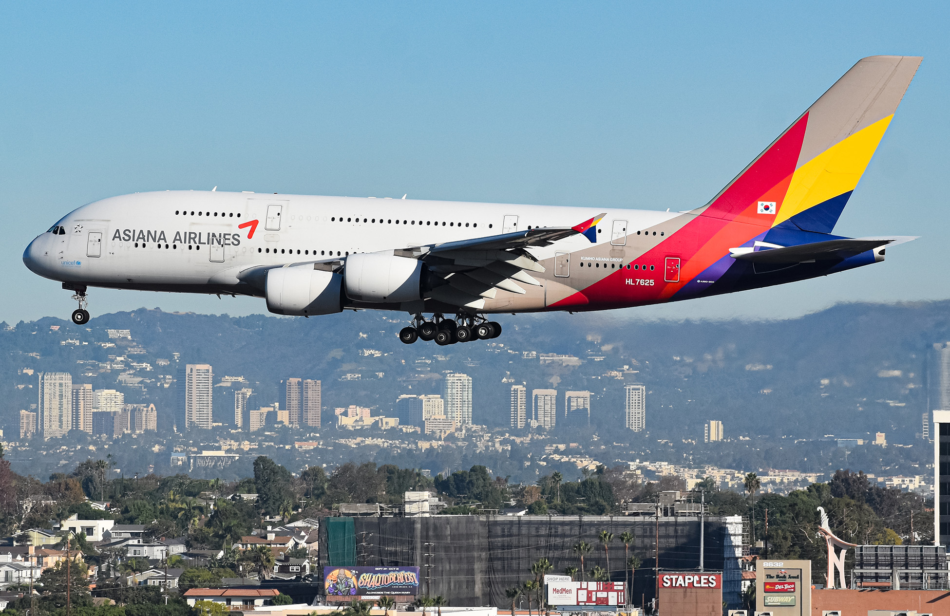 Full size: Asiana Airlines Airbus A380-800 HL7625 at Los Angeles International Airport