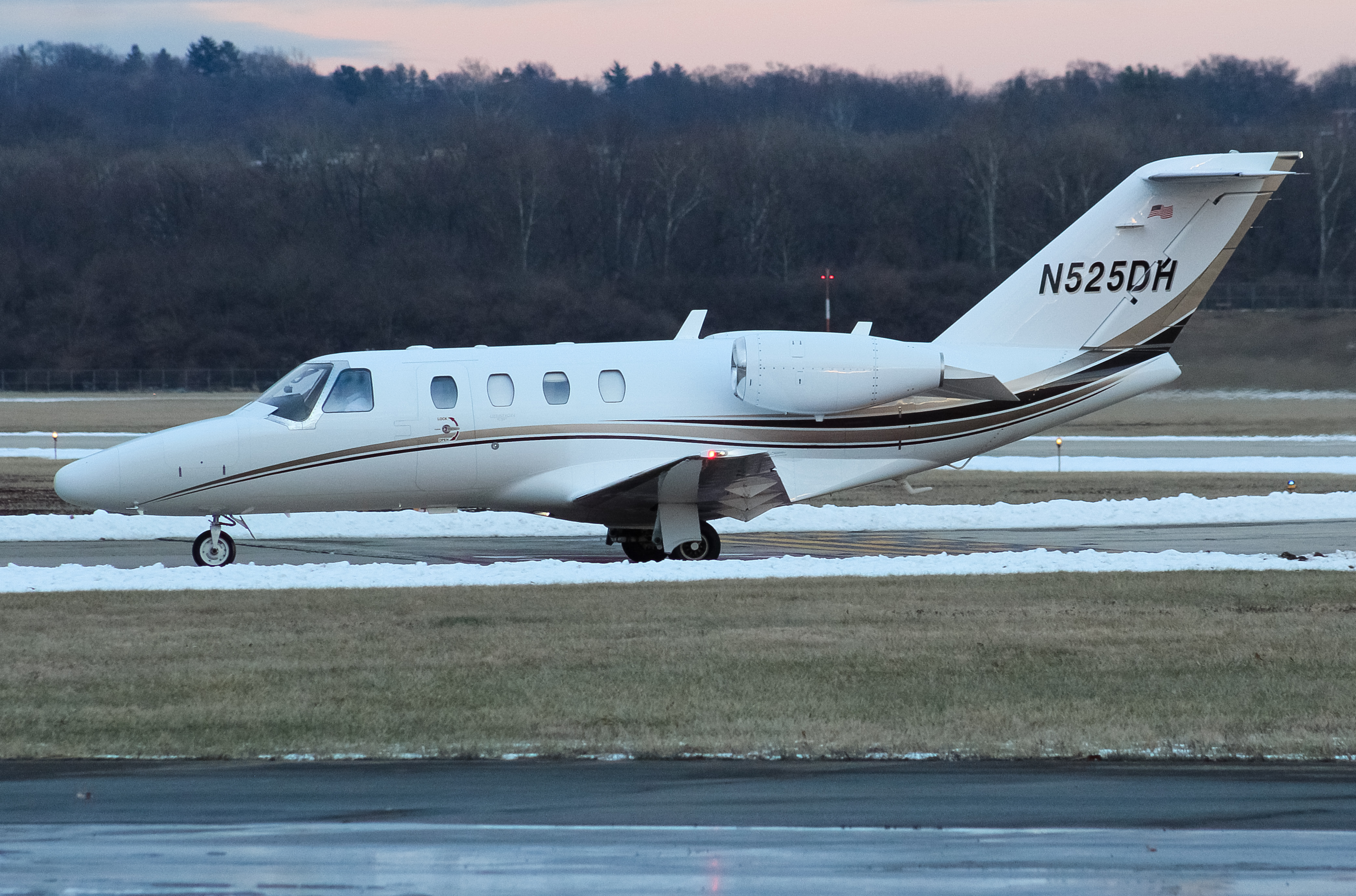 Full size: PRIVATE  Cessna Citation 525 N525DH at Cincinnati Municipal Airport/Lunken Field