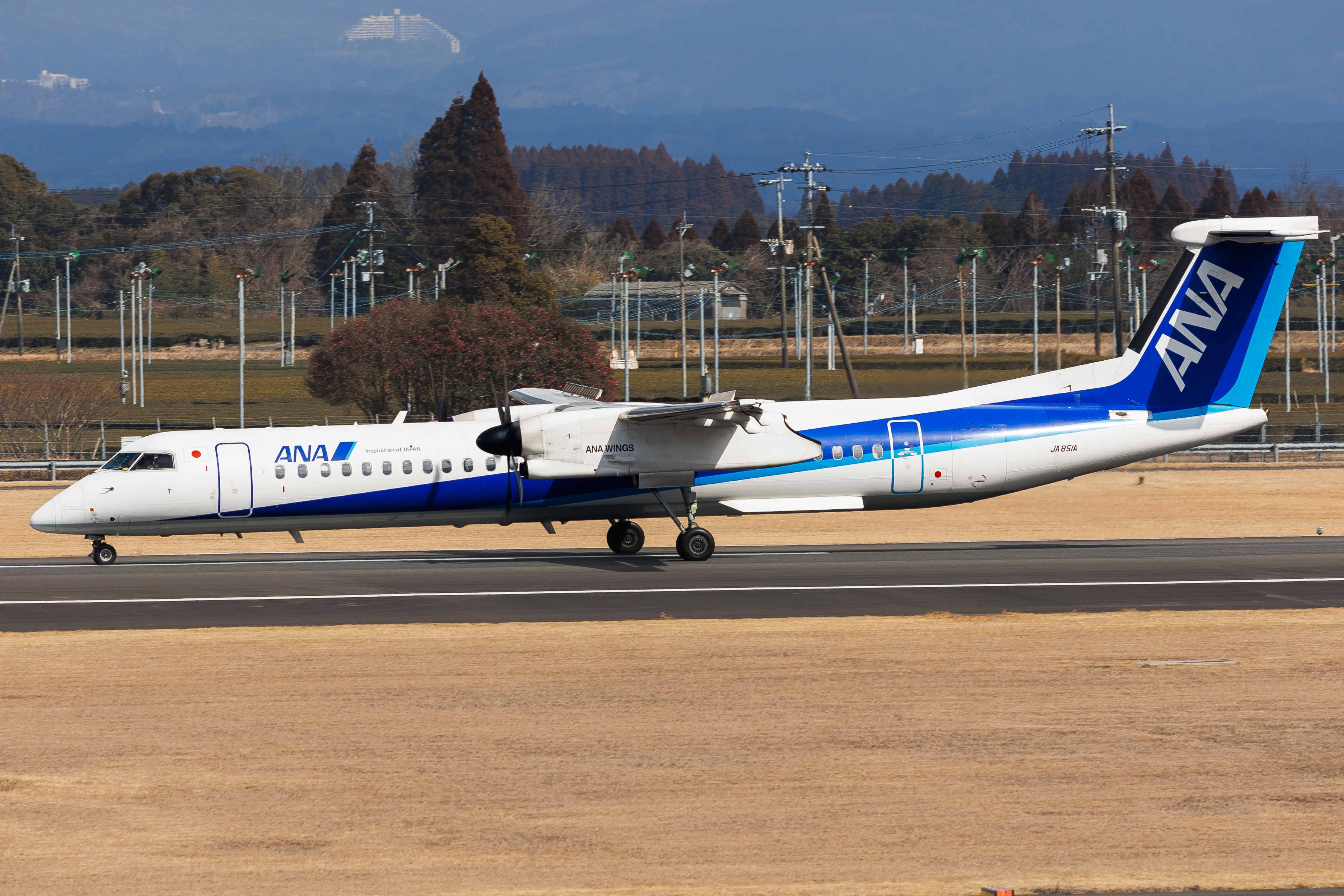 Full size: All Nippon Airways De Havilland Dash-8 q400 JA851A at Kumamoto Airport