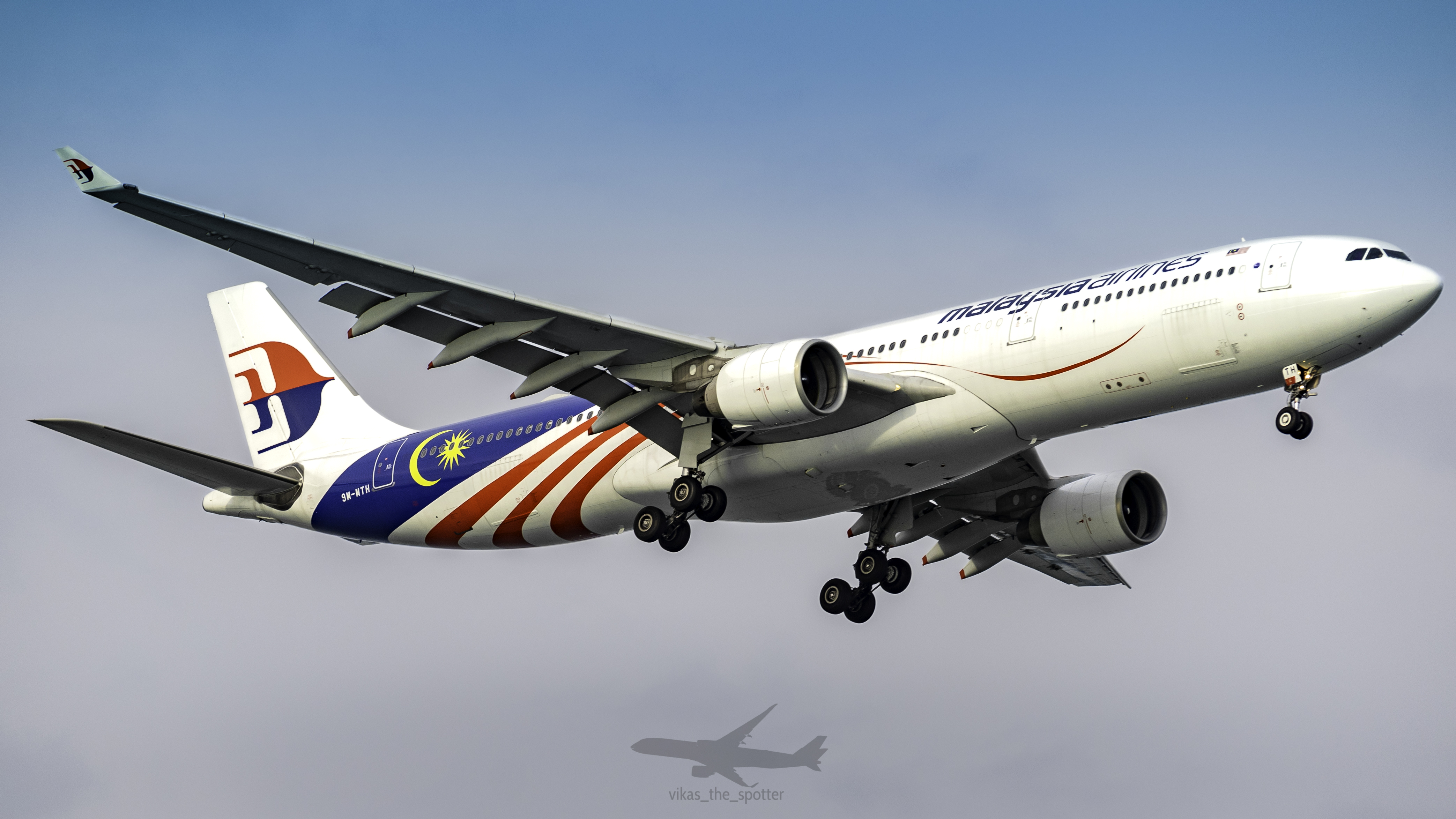 Full size: Malaysia Airlines Airbus A330-300 9M-MTH at Singapore-Changi Airport