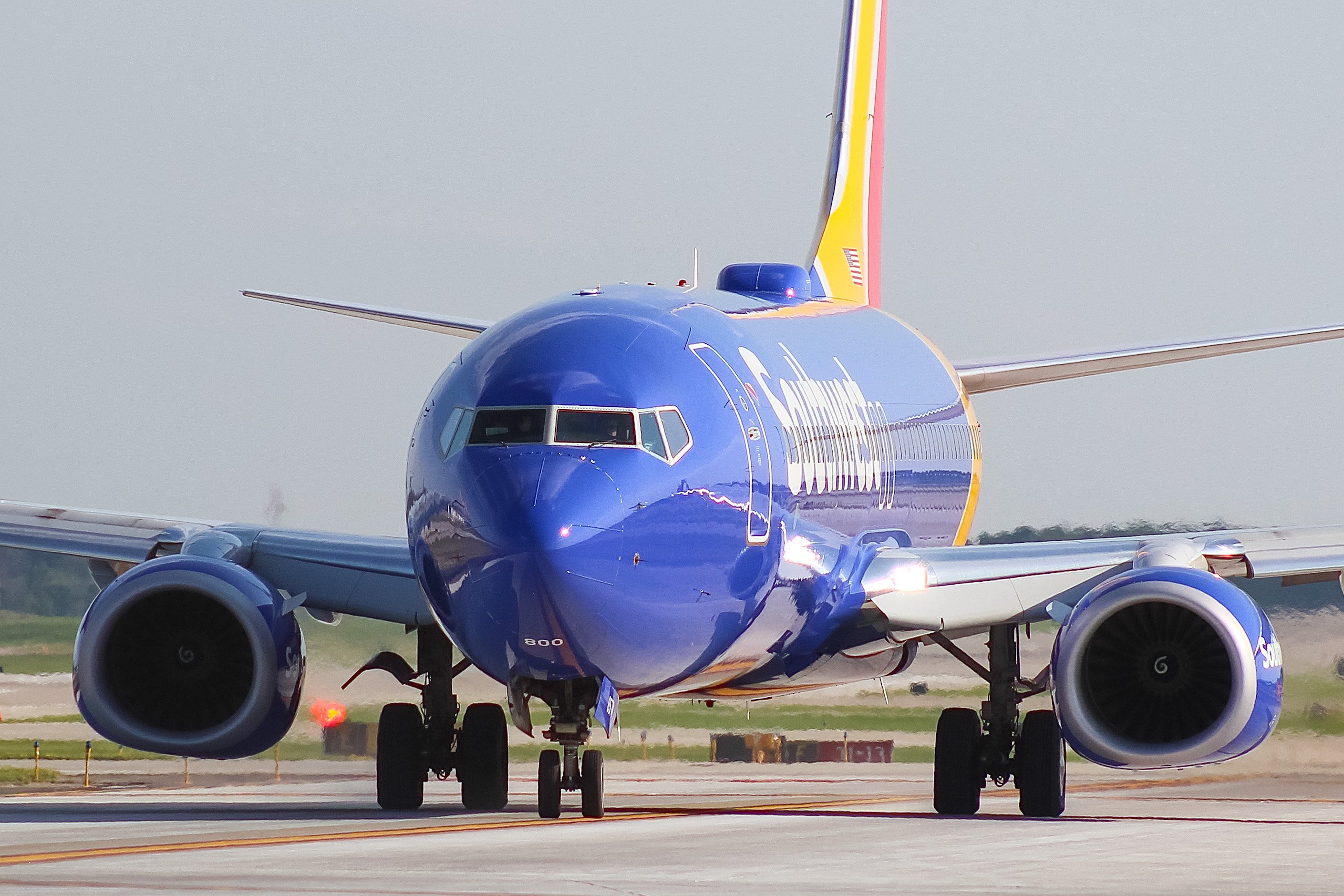 Full size: Southwest Airlines Boeing 737-800 N8574Z at General Mitchell International Airport
