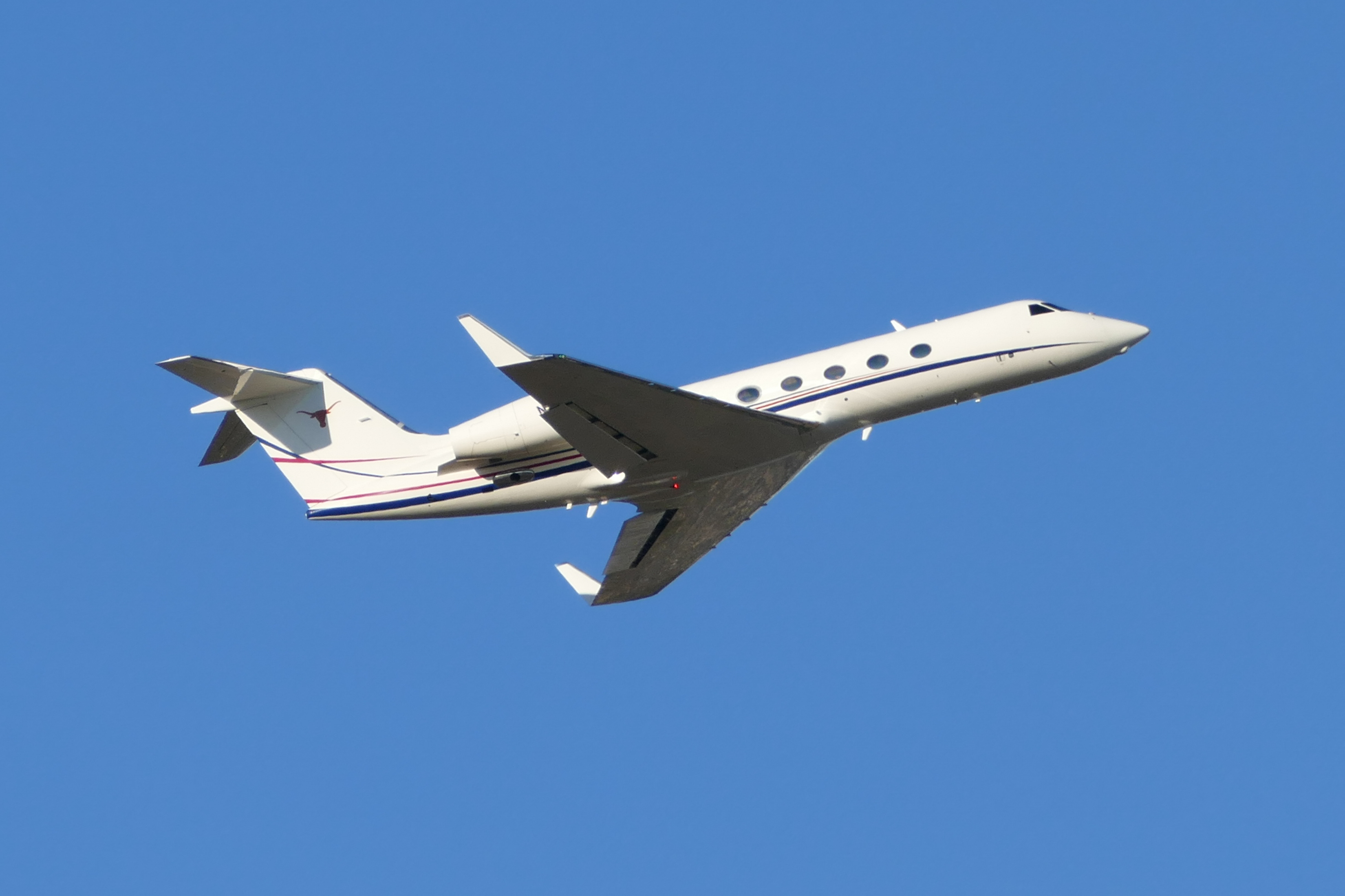 Full size: PRIVATE Gulfstream G450 N819SS at Austin-Bergstrom International Airport