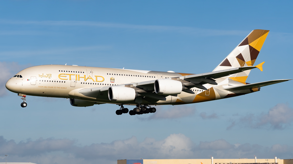 Full size: Etihad Airways Airbus A380-800 A6-APD at London Heathrow International Airport