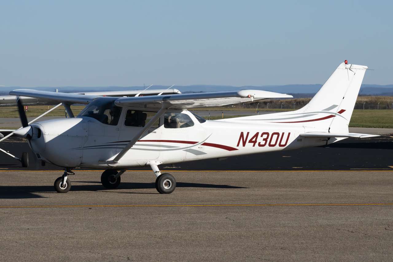 Full size: PRIVATE  Cessna 172 N430U at Pittsburgh Allegheny County Airport