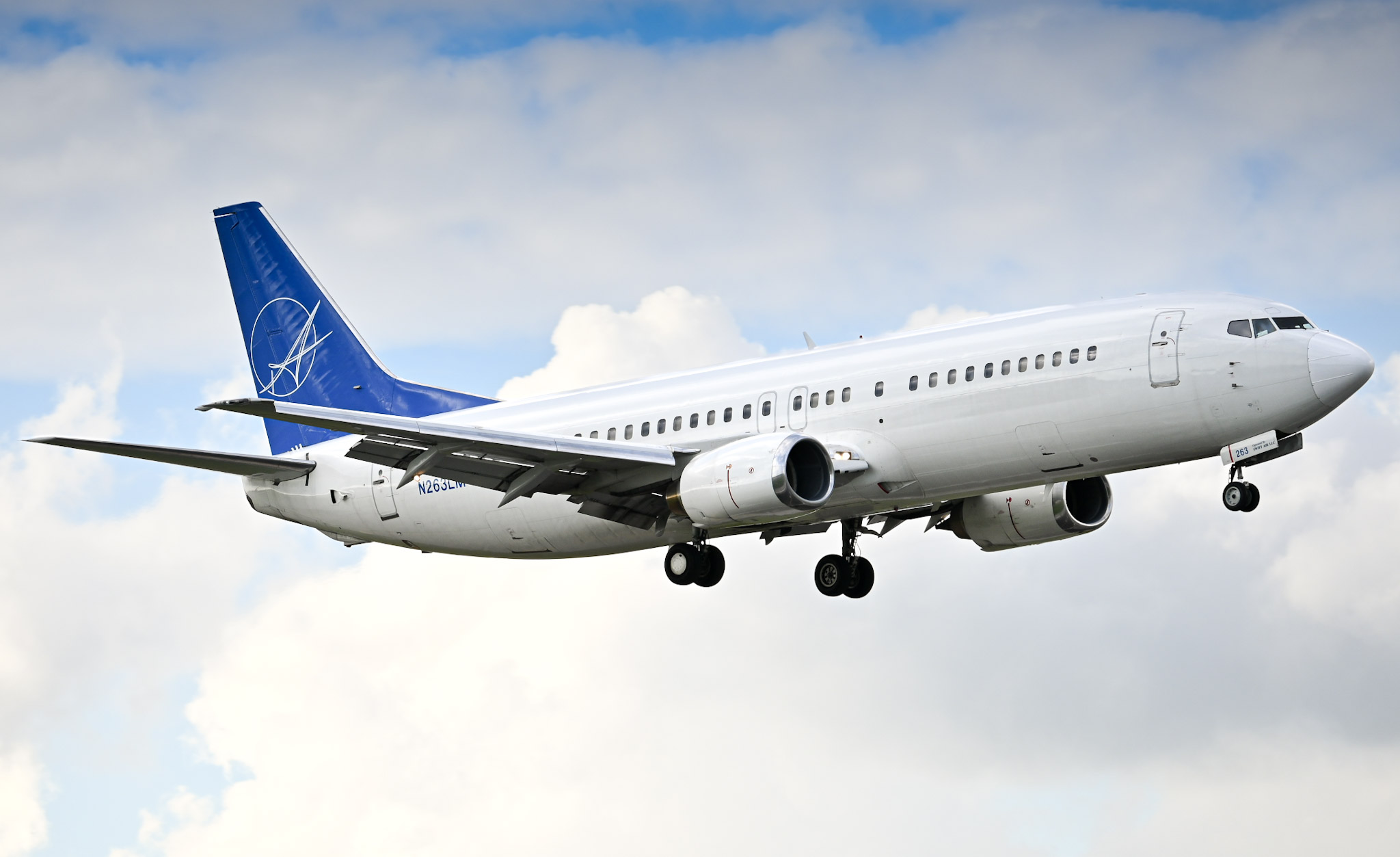 Full size: iAero Airways Boeing 737-400 N263LM at Miami International Airport