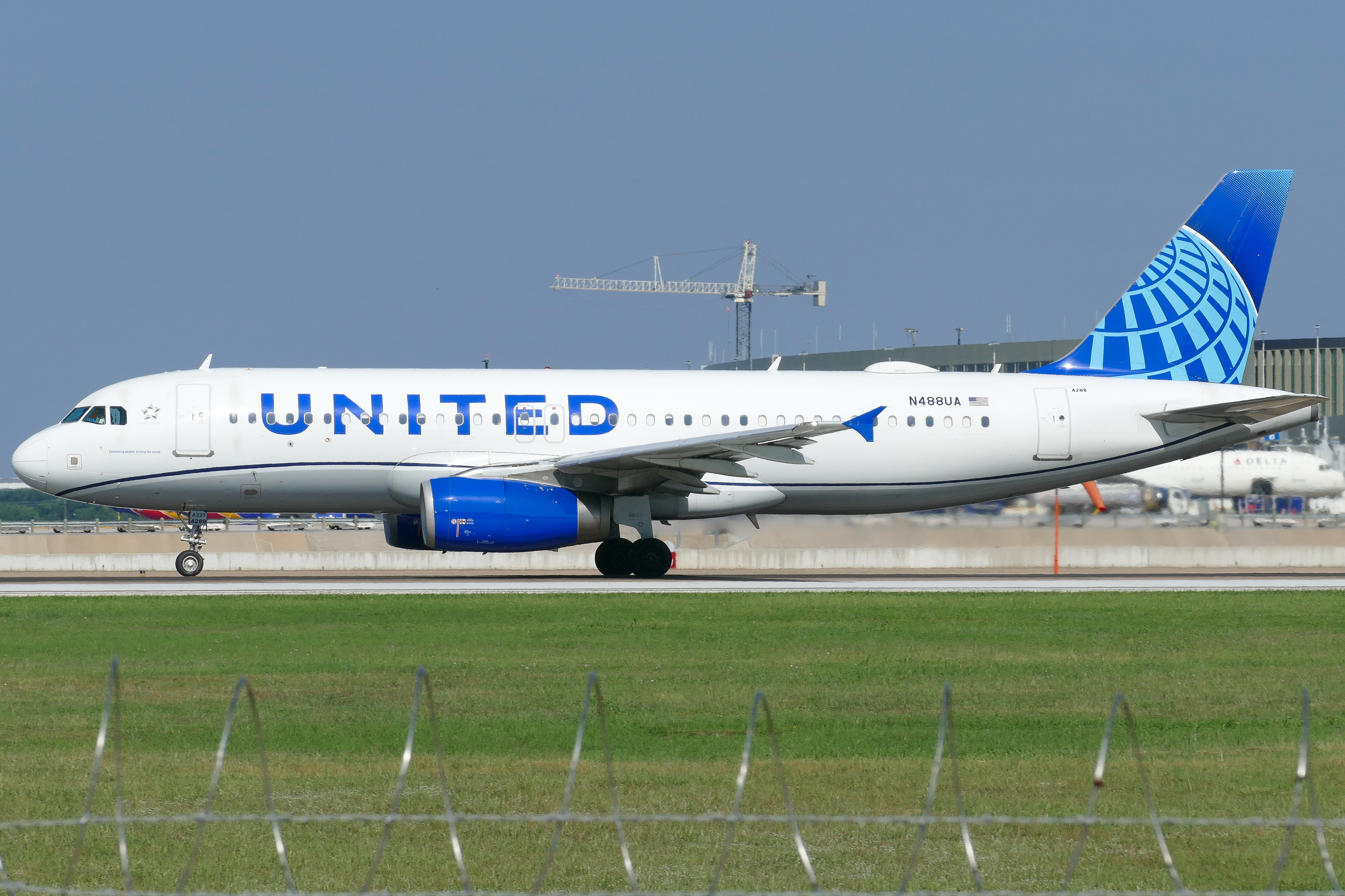 Full size: United Airlines Airbus A320 N488UA at Austin-Bergstrom International Airport
