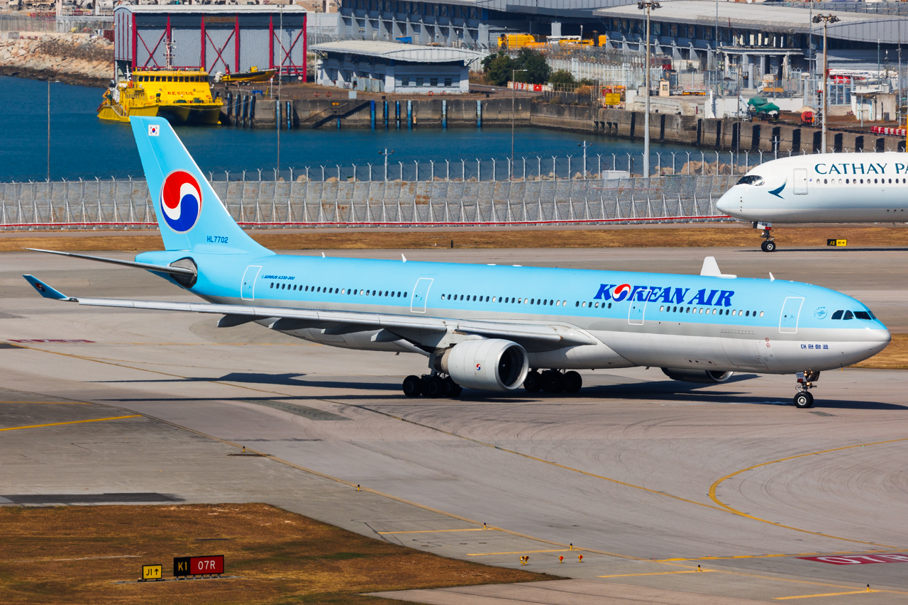 Full size: Korean Air Airbus A330-300 HL7702 at Hong Kong International Airport