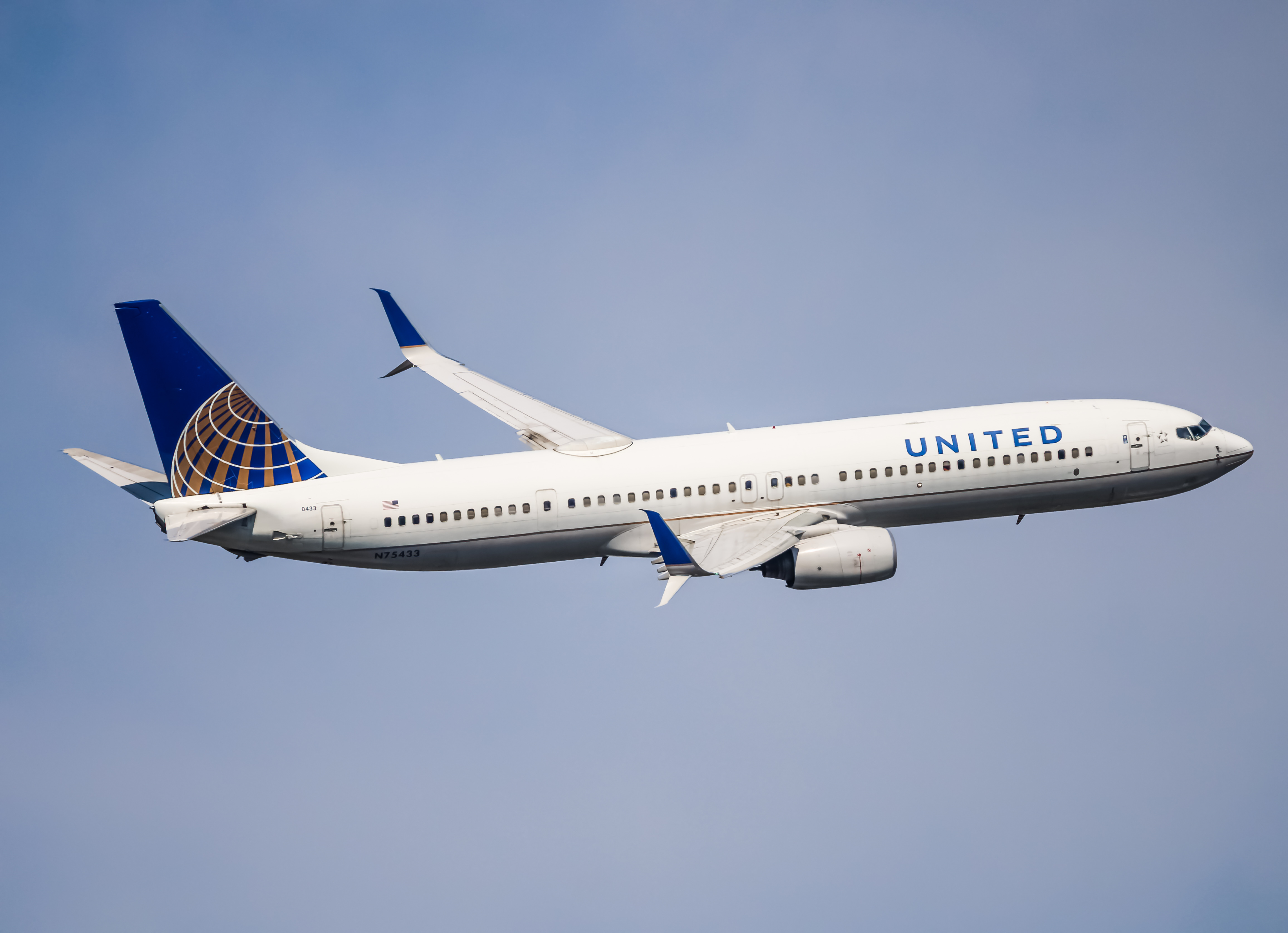 Full size: United Airlines Boeing 737-900ER N75433 at Baltimore/Washington International Thurgood Marshall Airport