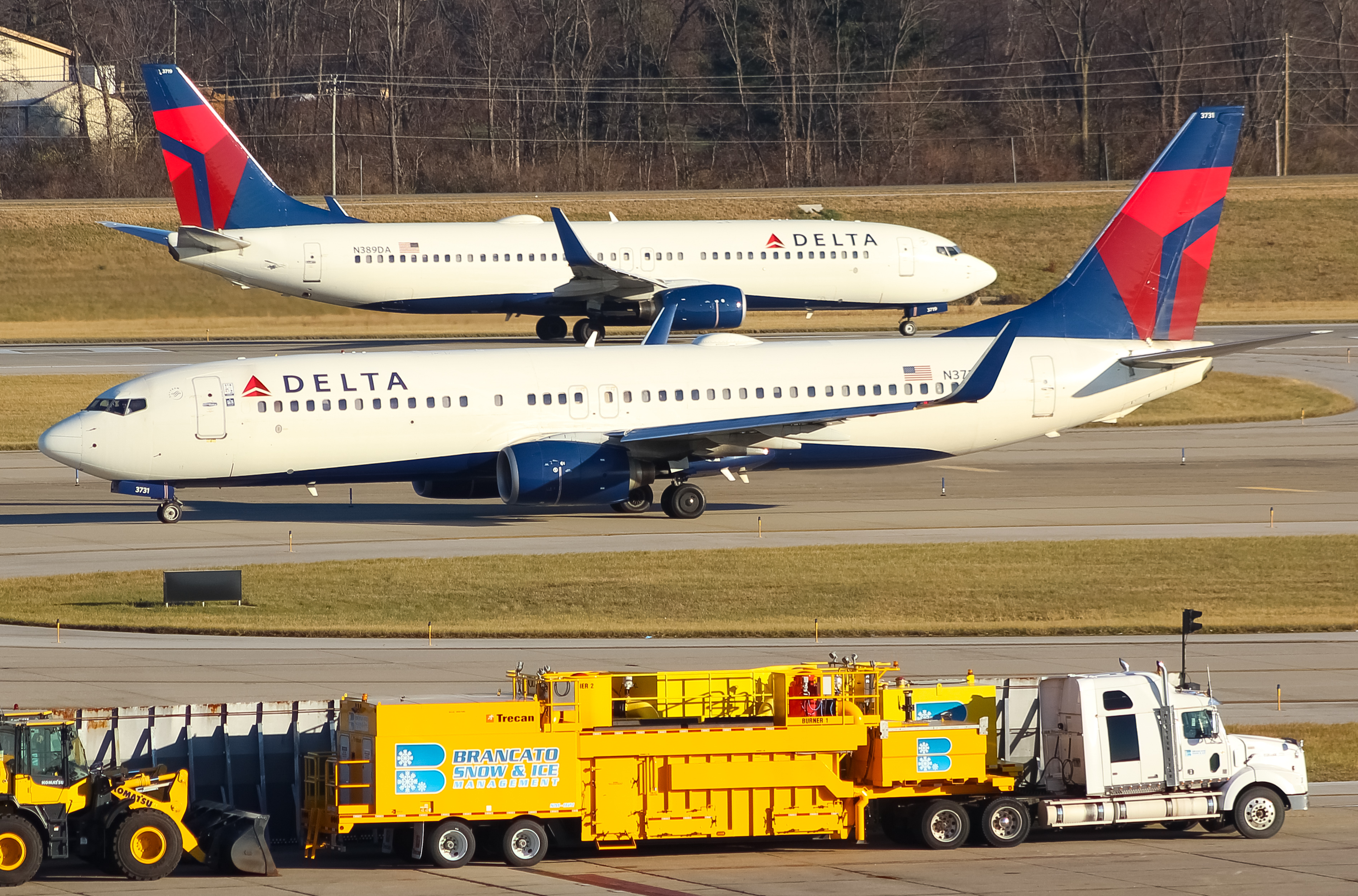 Full size: Delta Airlines Boeing 737-800 N3731T at Cincinnati/Northern Kentucky International Airport