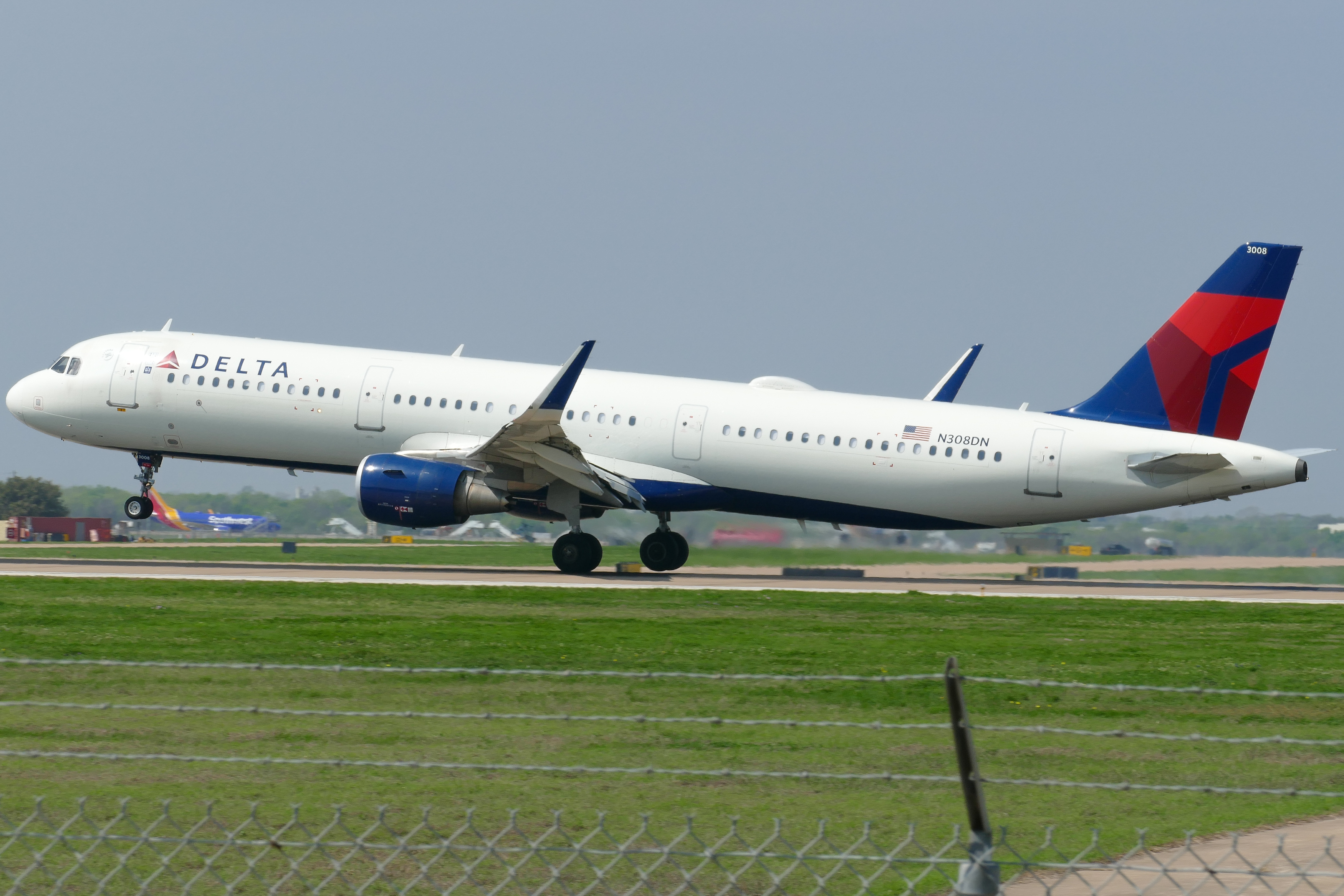 Full size: Delta Airlines Airbus A321-200 N308DN at Austin-Bergstrom International Airport