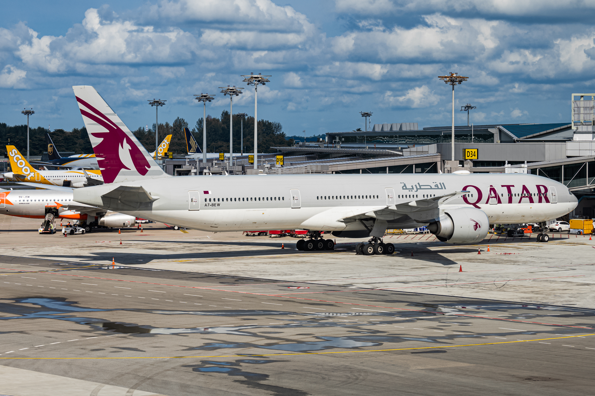 Full size: Qatar Airways Boeing 777-300ER A7-BEW at Singapore-Changi Airport