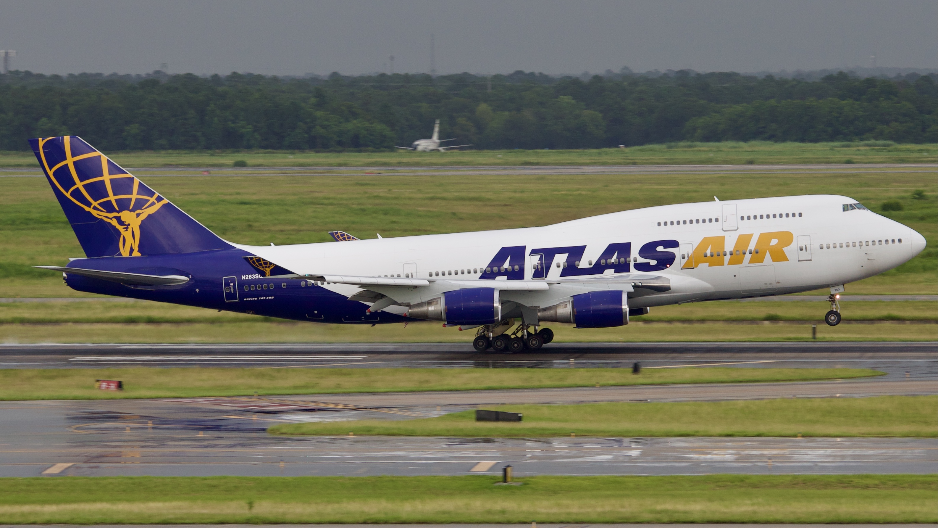 Full size: Atlas Air Boeing 747-400 N263SG at Houston-George Bush Intercontinental Airport