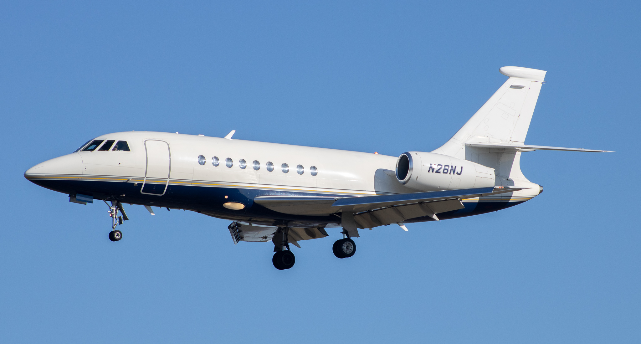 Full size: PRIVATE Dassault Falcon 2000 N26NJ at Baltimore/Washington International Thurgood Marshall Airport