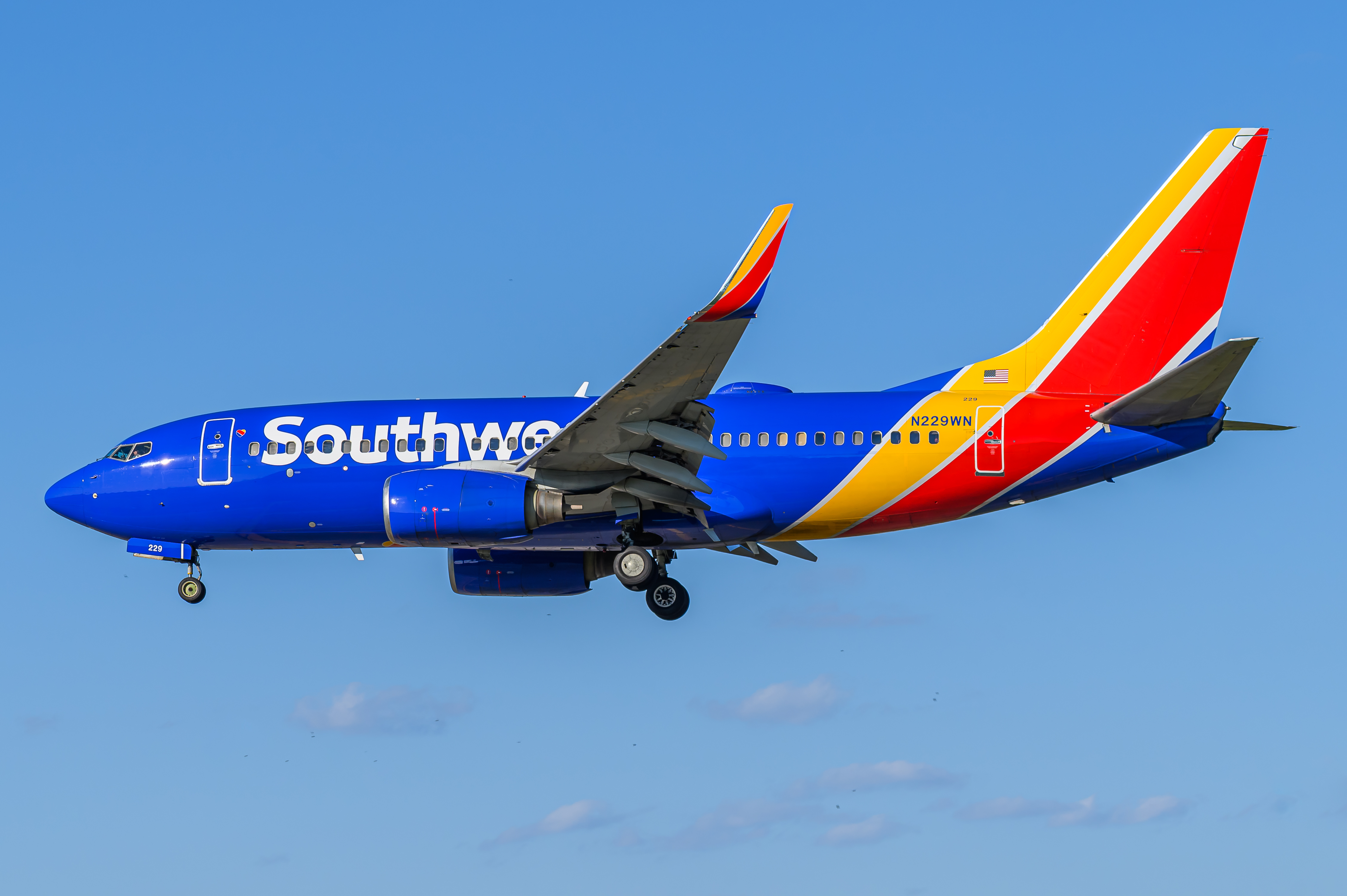 Full size: Southwest Airlines Boeing 737-700 N229WN at Baltimore/Washington International Thurgood Marshall Airport