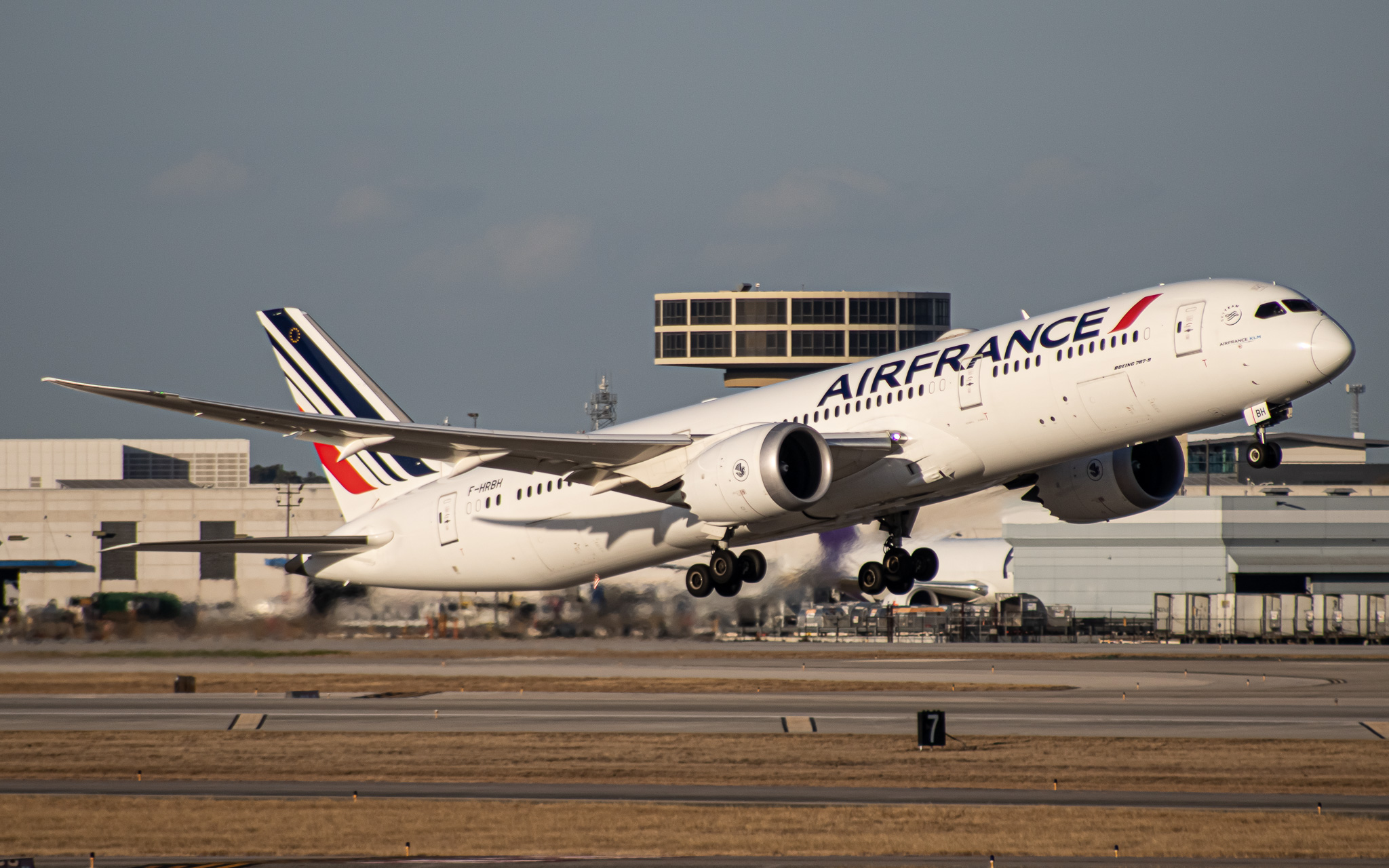 Full size: Air France Boeing 787-8 F-HRBH at Houston-George Bush Intercontinental Airport