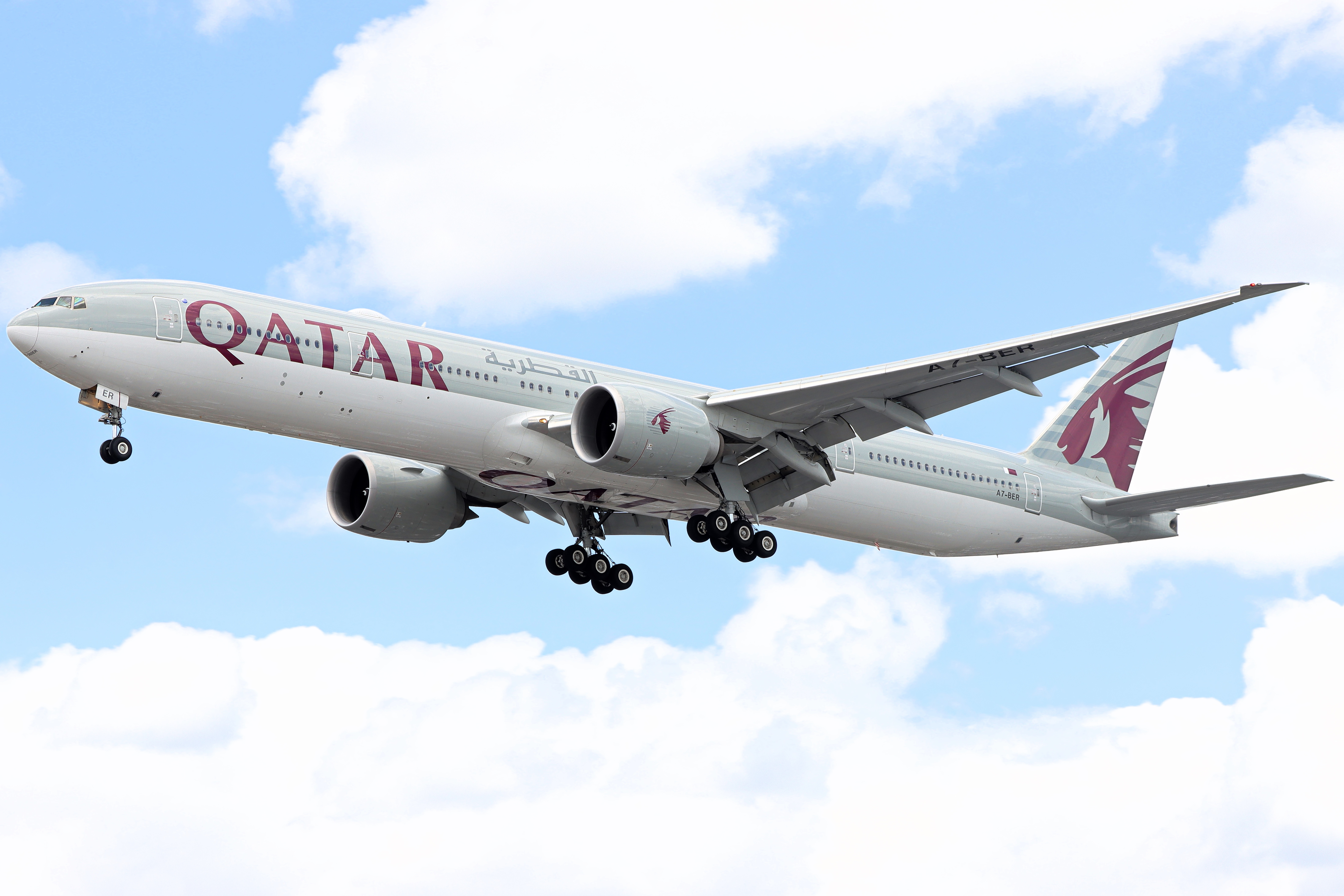 Full size: Qatar Airways Boeing 777-300ER A7-BER at London Heathrow International Airport