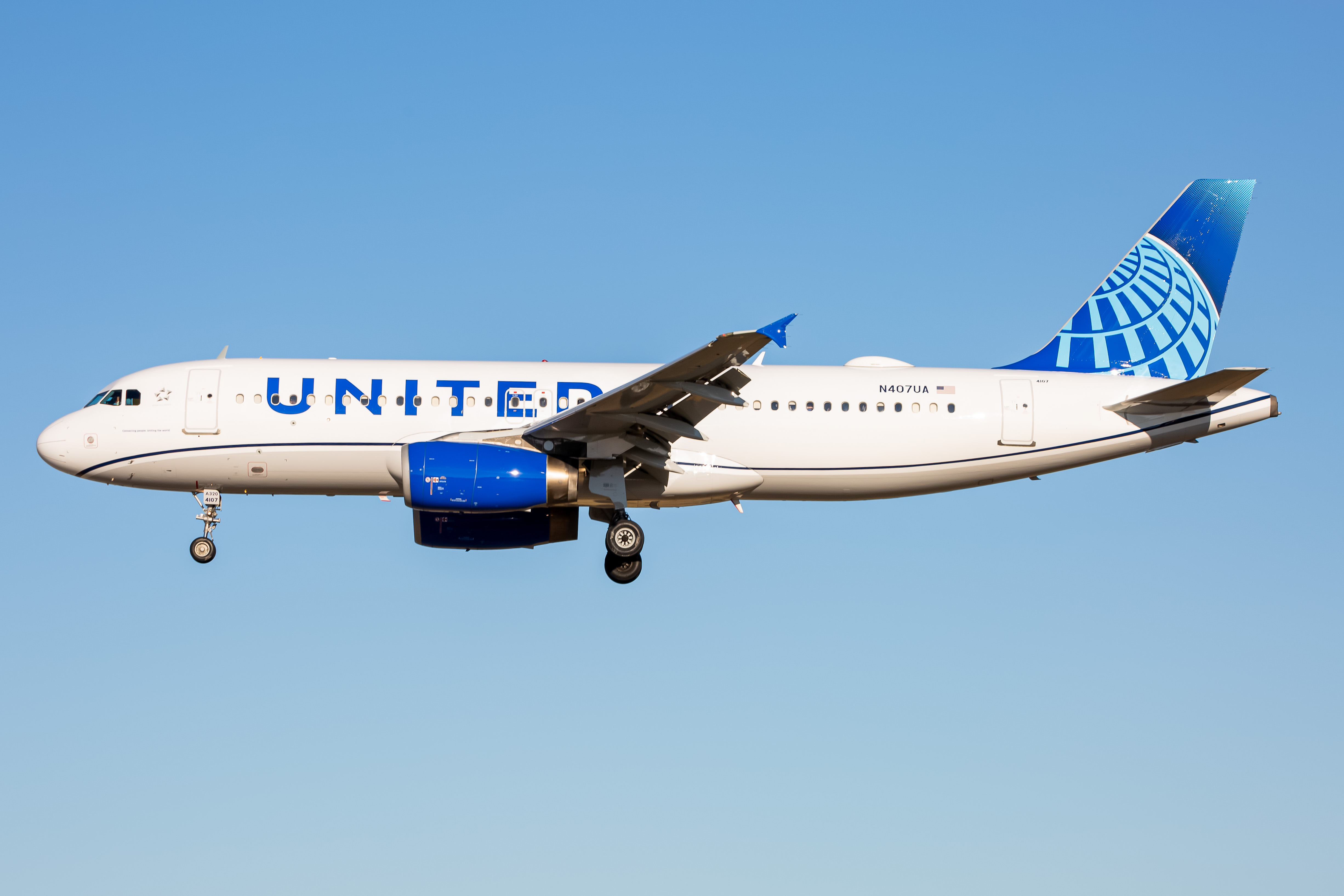 Full size: United Airlines Airbus A320 N407UA at Baltimore/Washington International Thurgood Marshall Airport