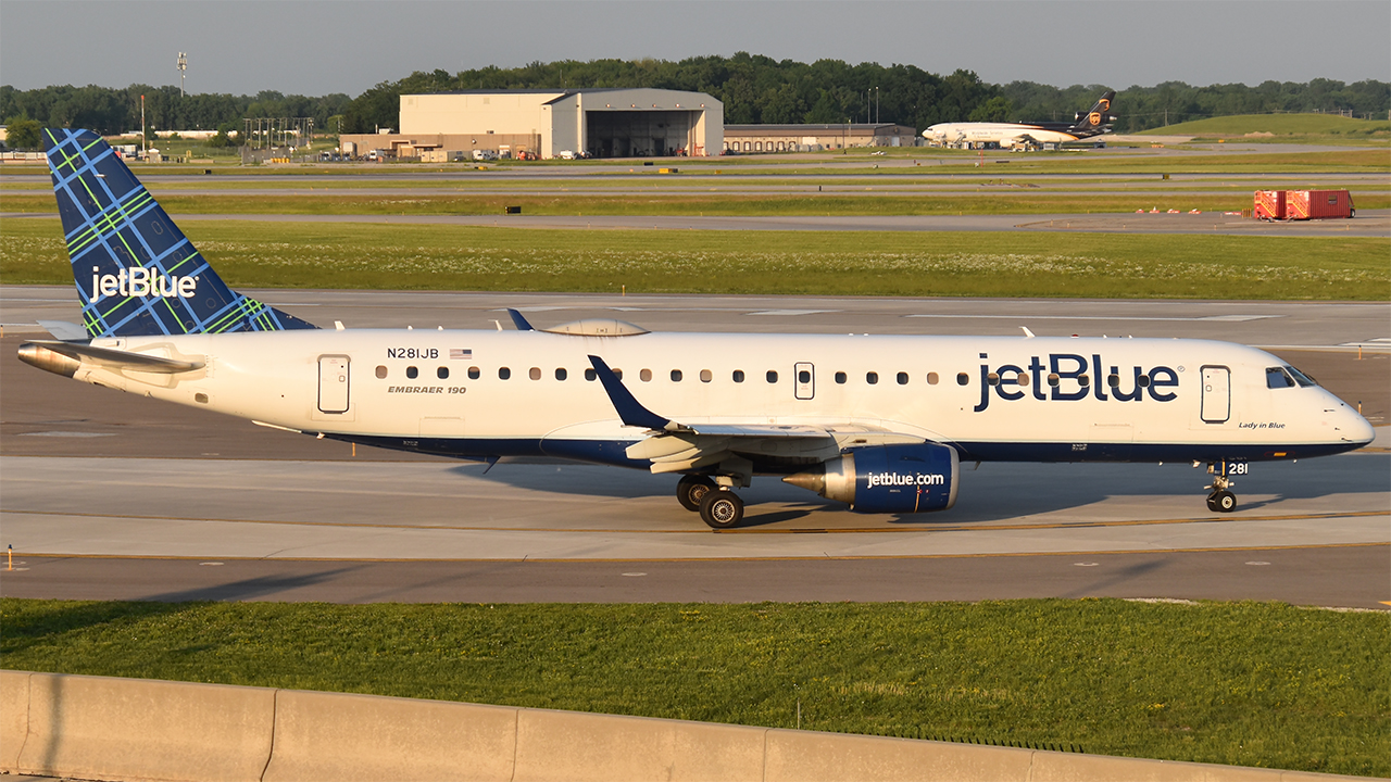 Full size: JetBlue Airways Embraer E190 N281JB at Detroit Metro Wayne County Airport