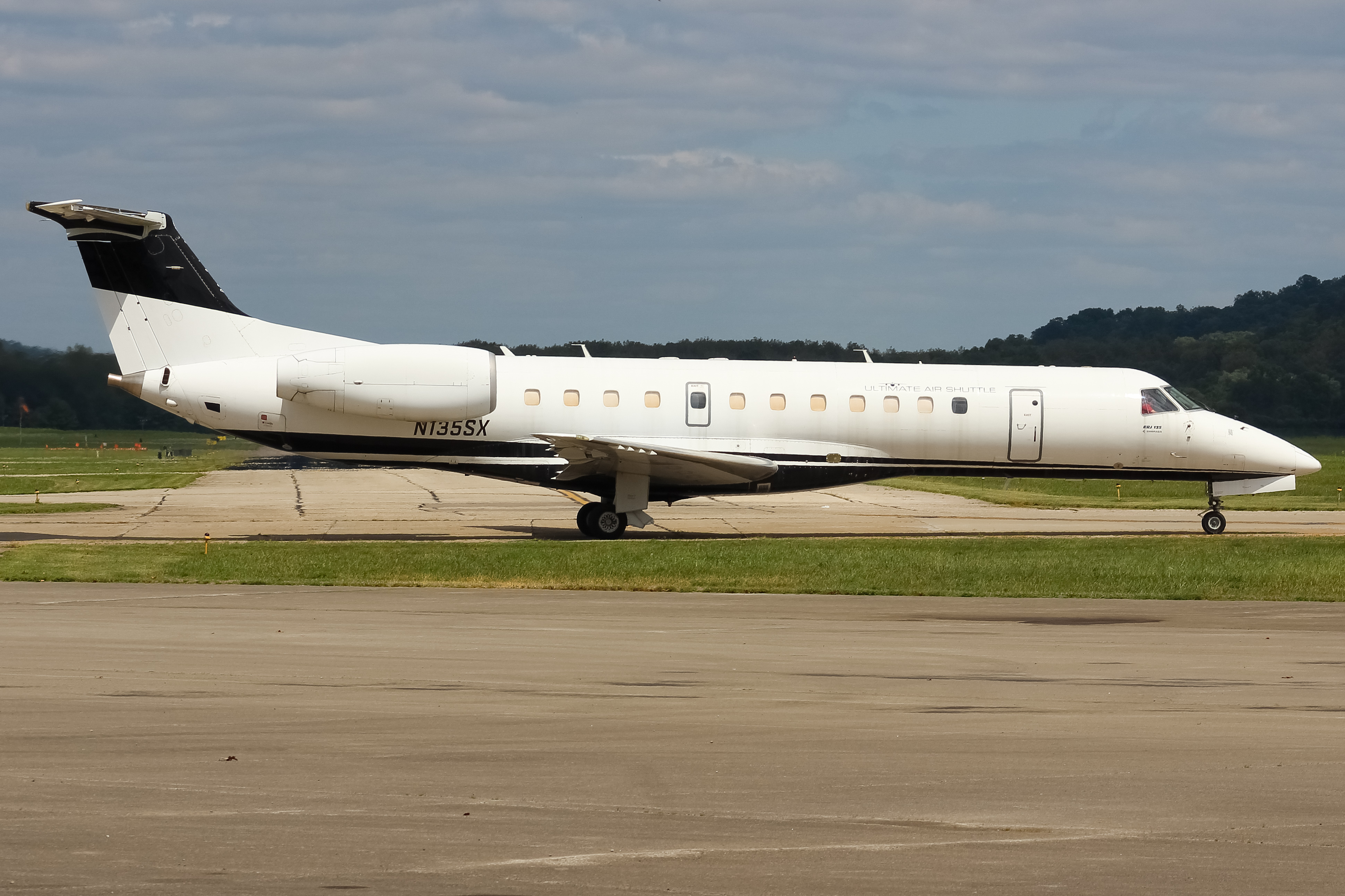 Full size: Ultimate Air Shuttle Embraer ERJ135 N135SX at Cincinnati Municipal Airport/Lunken Field