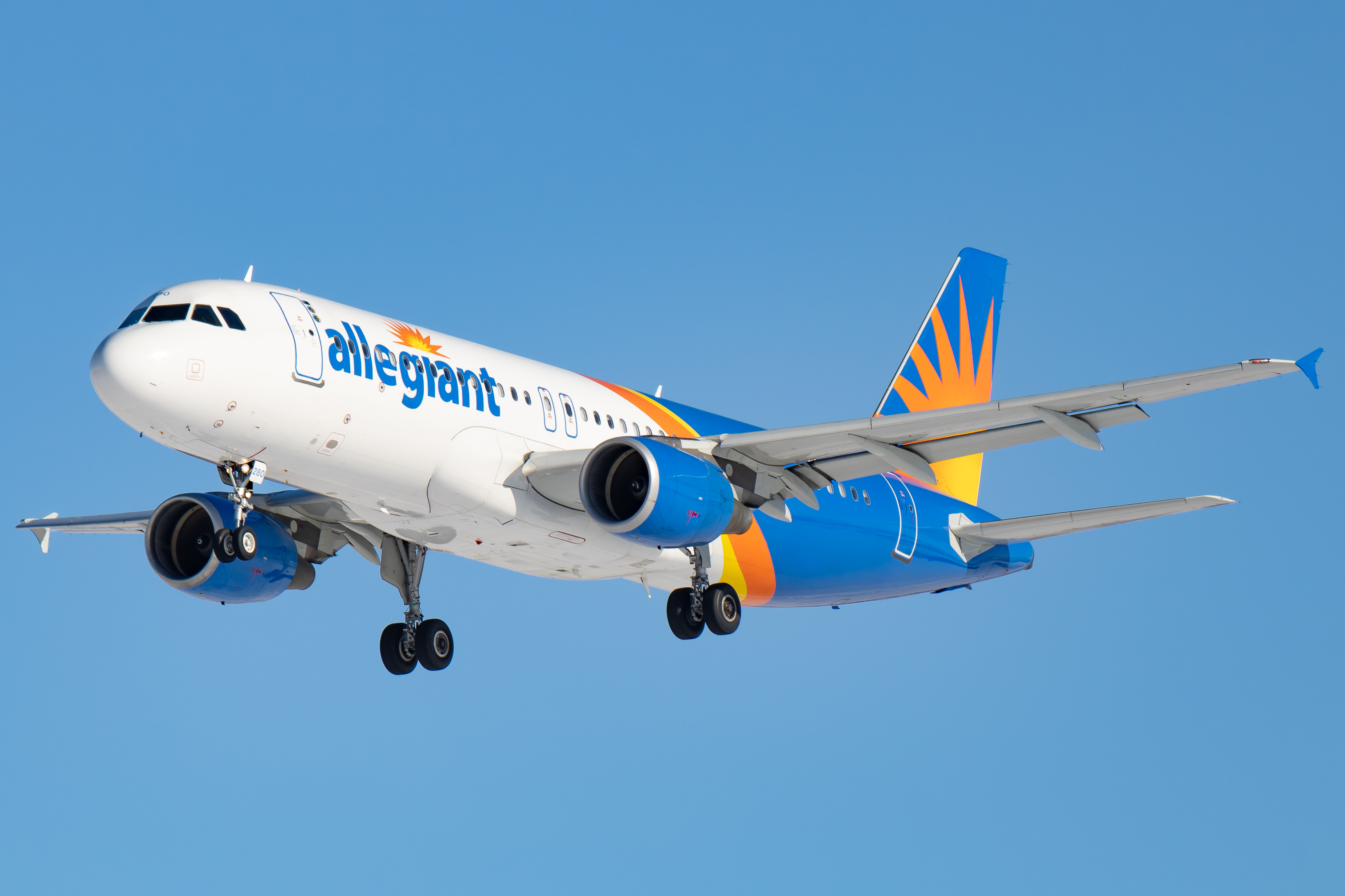Full size: Allegiant Air Airbus A320 N280NV at Cedar Rapids Eastern Iowa Airport