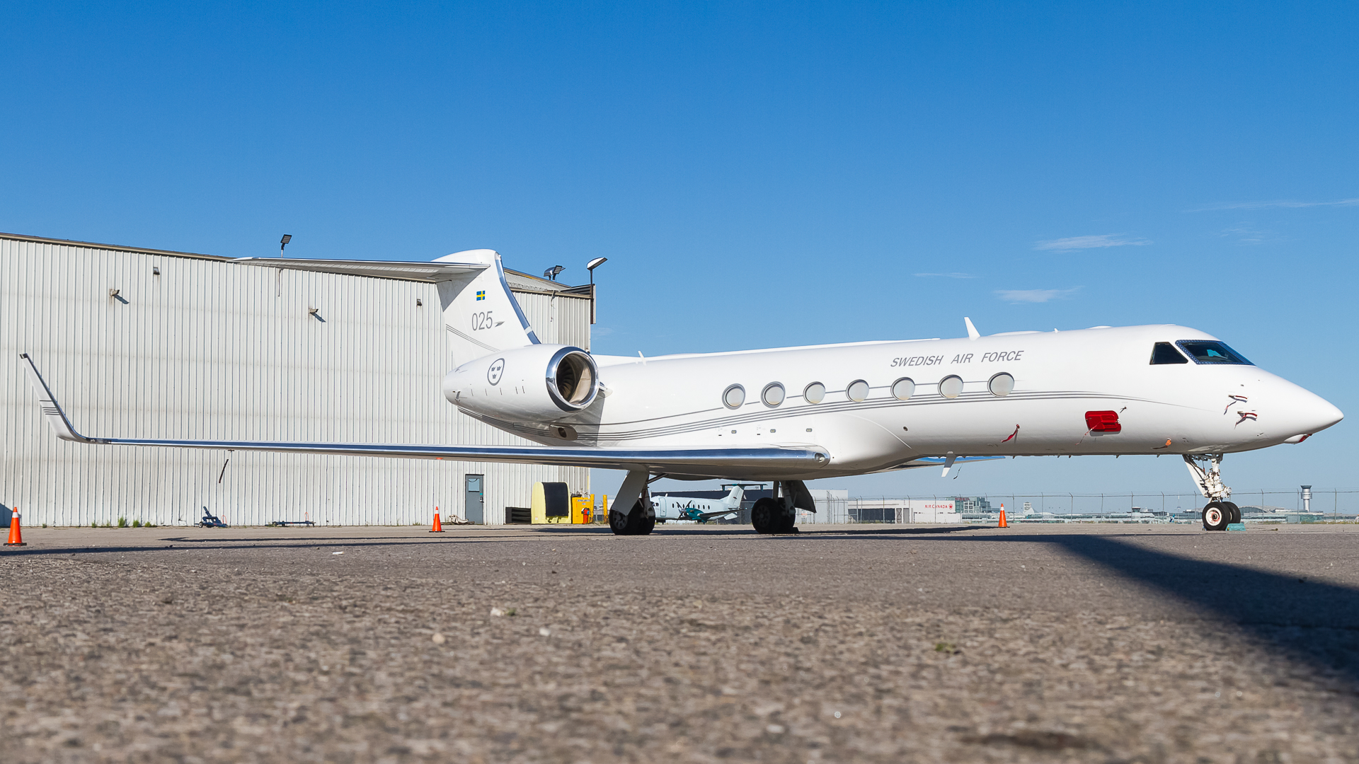 Full size: Swedish Air Force Gulfstream G550 102005 at Lester B Pearson International Airport