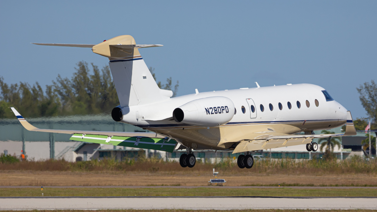 Full size: PRIVATE Gulfstream G280 N280PD at Naples Municipal Airport