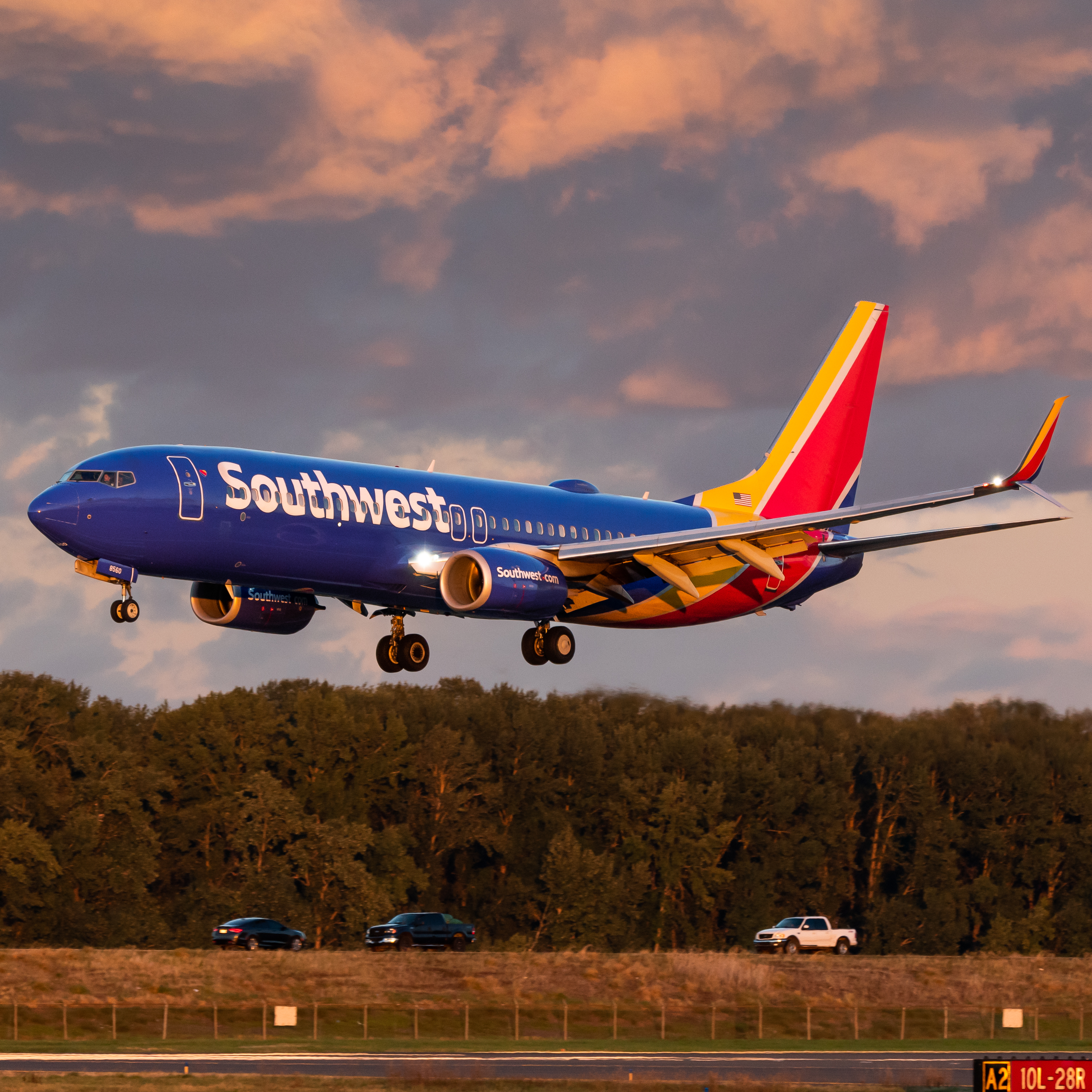 Full size: Southwest Airlines Boeing 737-800 N8560Z at Portland International Airport