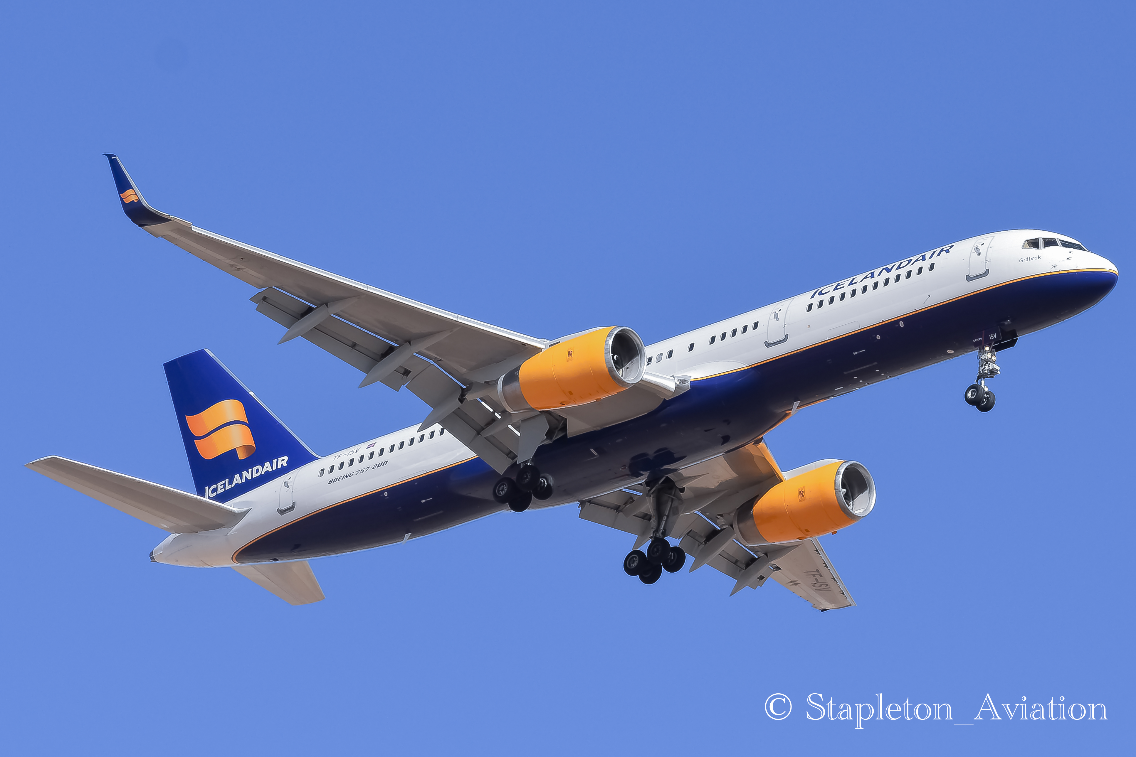 Full size: Iceland Air Boeing 757-200 TF-ISV at Denver International Airport