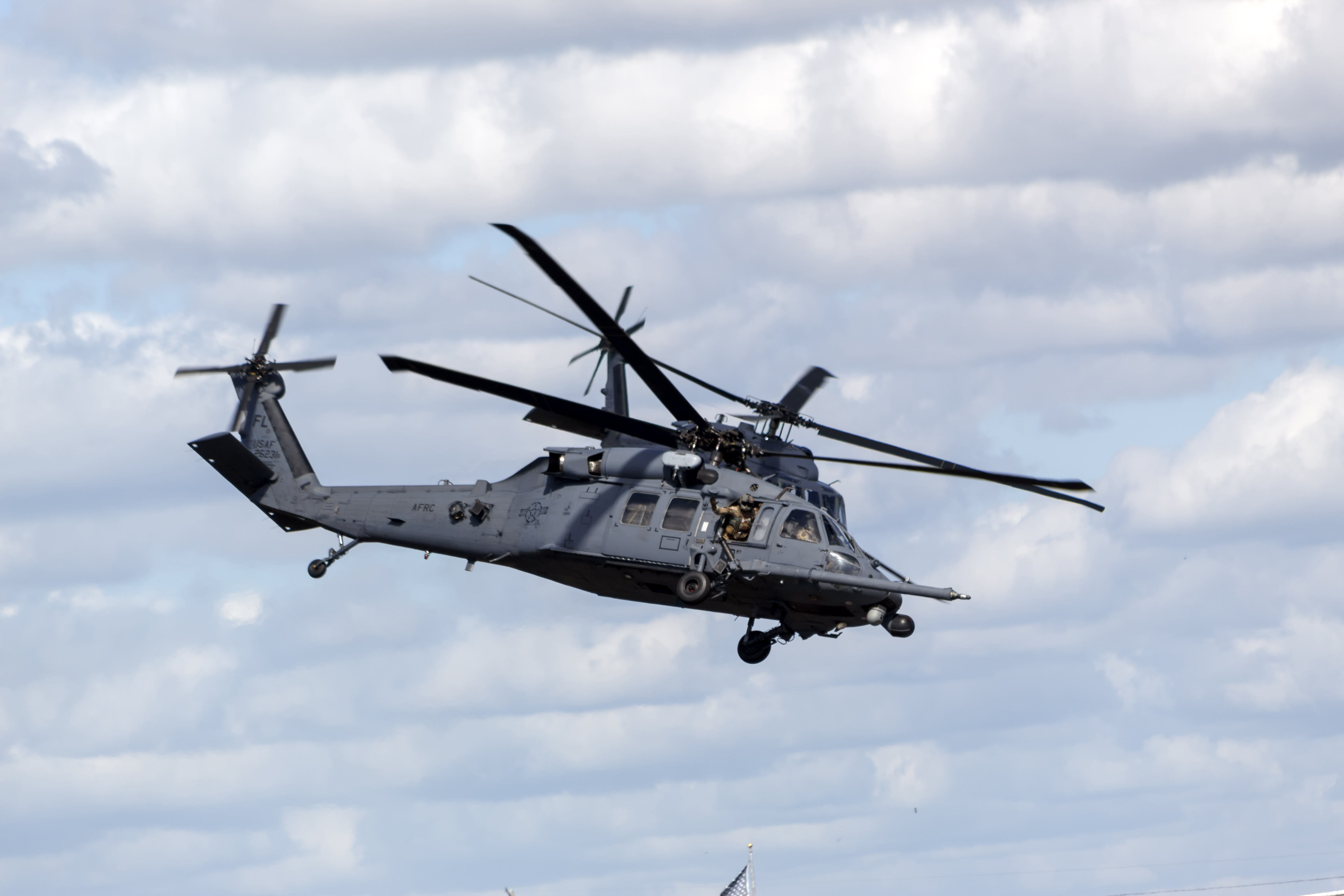 Full size: USAF - United States Air Force Sikorsky HH-60G Pave Hawk 90-26231 at Orlando Sanford International Airport