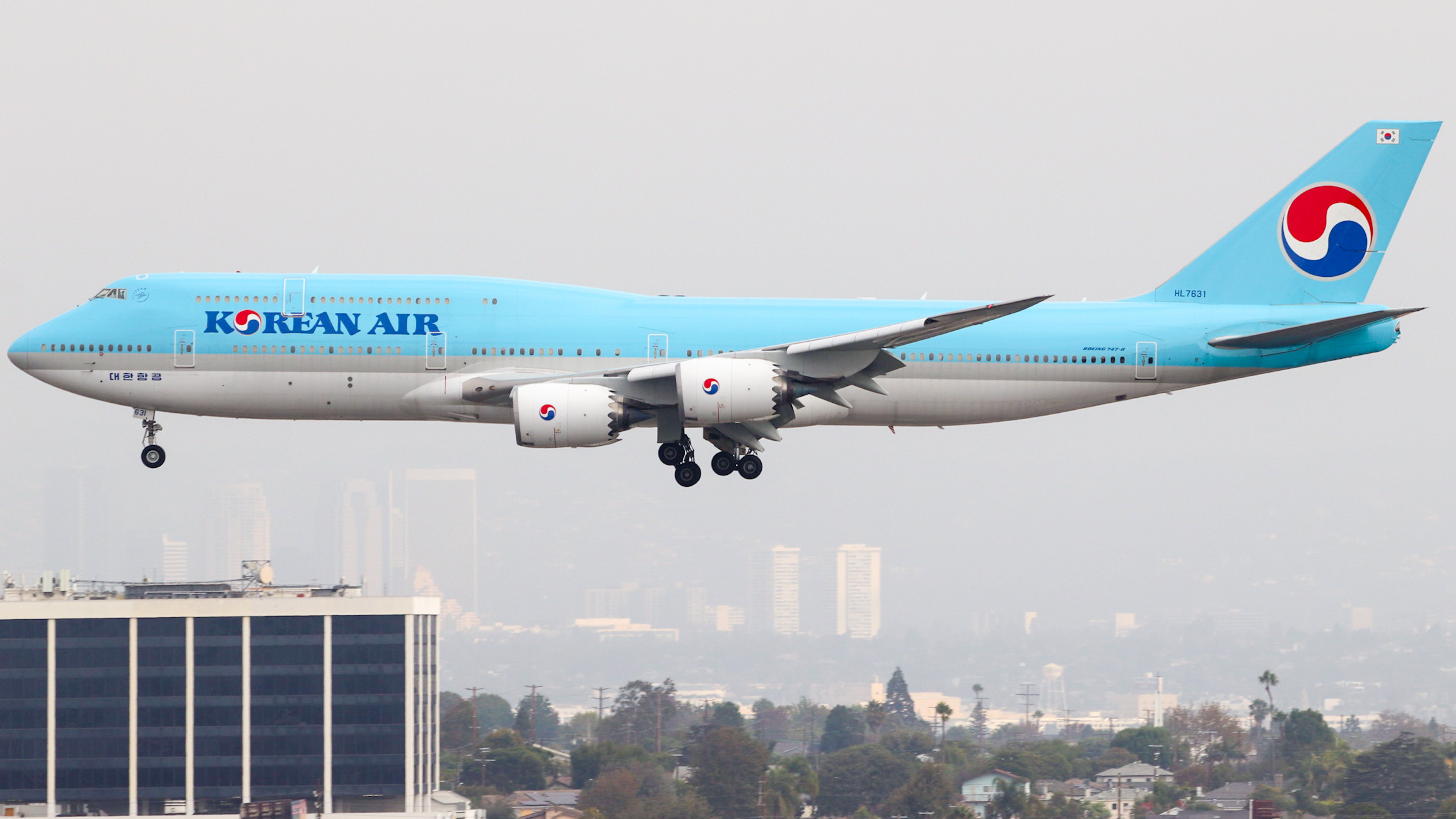 Full size: Korean Air Boeing 747-8i HL7631 at Los Angeles International Airport