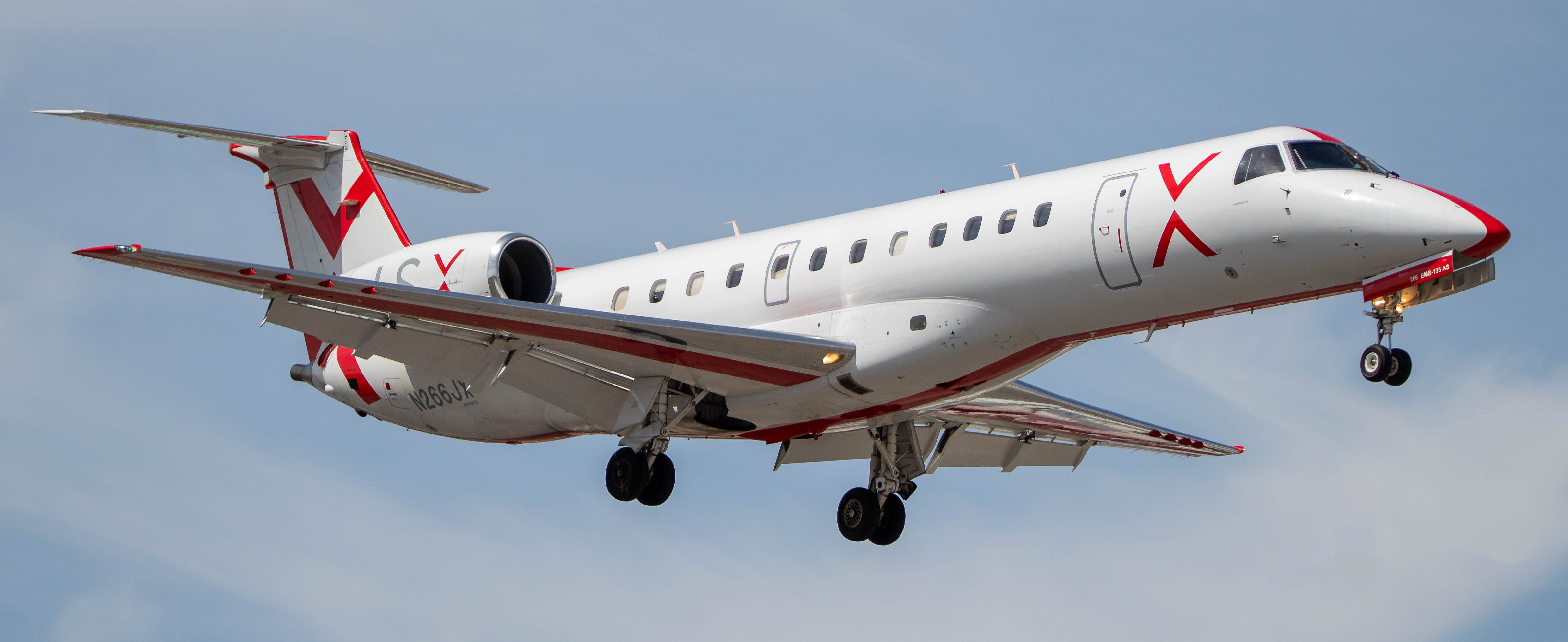 Full size: JetSuiteX Embraer ERJ135 N266JX at Bob Hope Airport