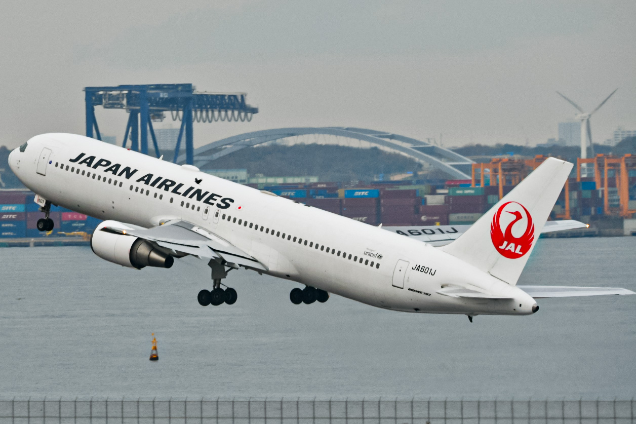 Full size: Japan Airlines Boeing 767-300ER JA601J at Tokyo-Haneda Airport
