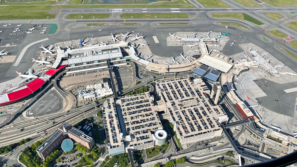 Full size: Airport Photo KBOS at General Edward Lawrence Logan International Airport