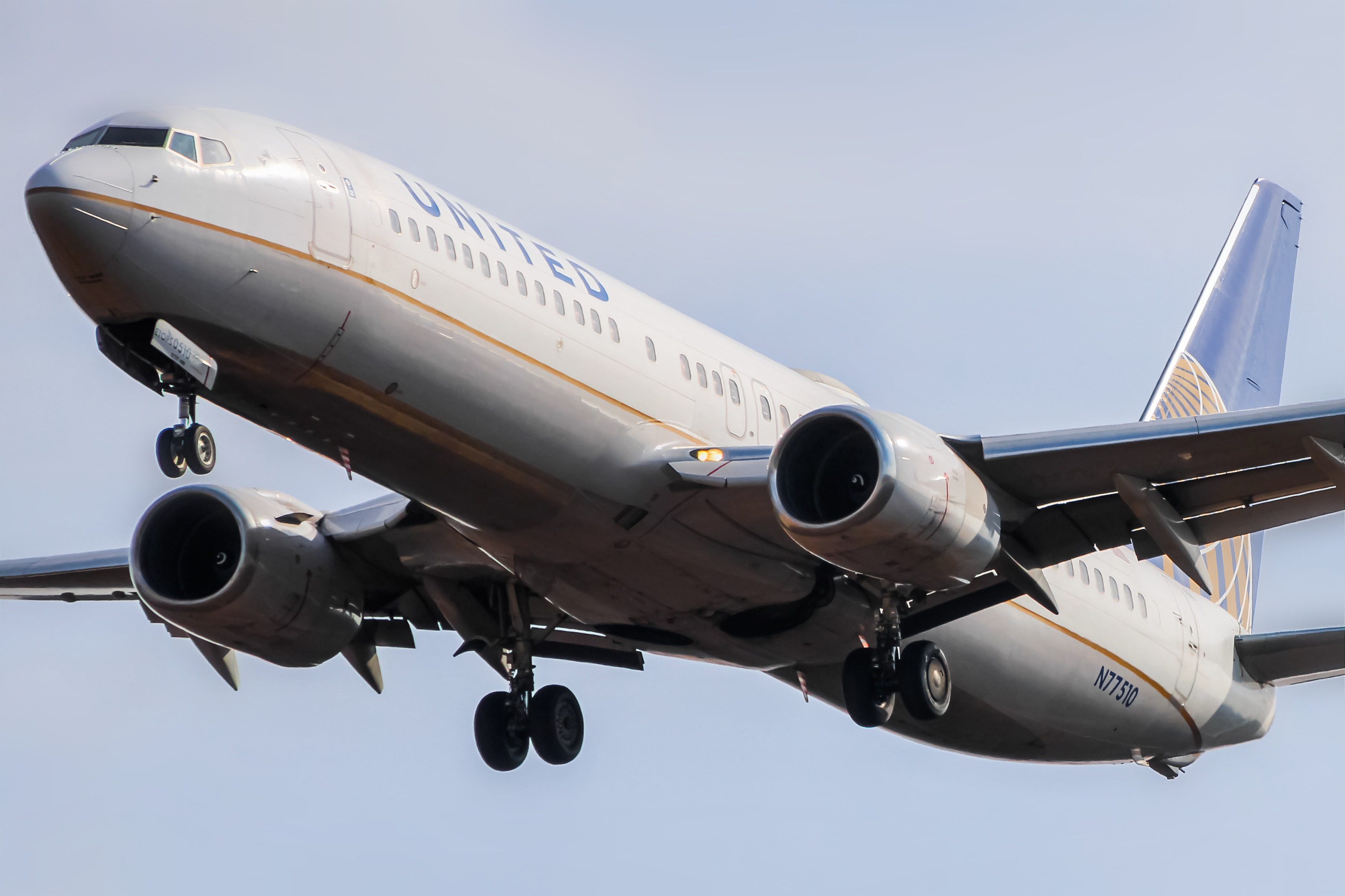 Full size: United Airlines Boeing 737-800 N77510 at Baltimore/Washington International Thurgood Marshall Airport