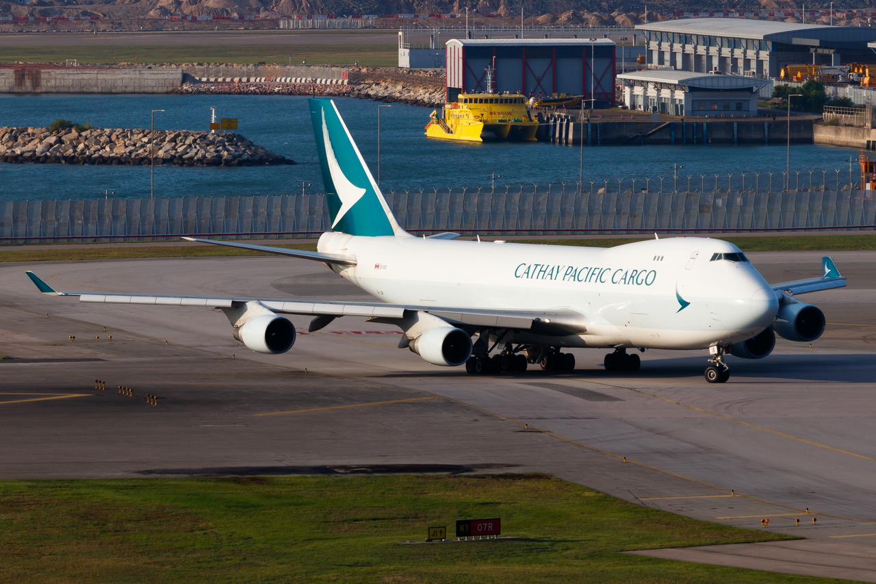 Full size: Cathay Pacific Boeing 747-400F B-LIB at Hong Kong International Airport