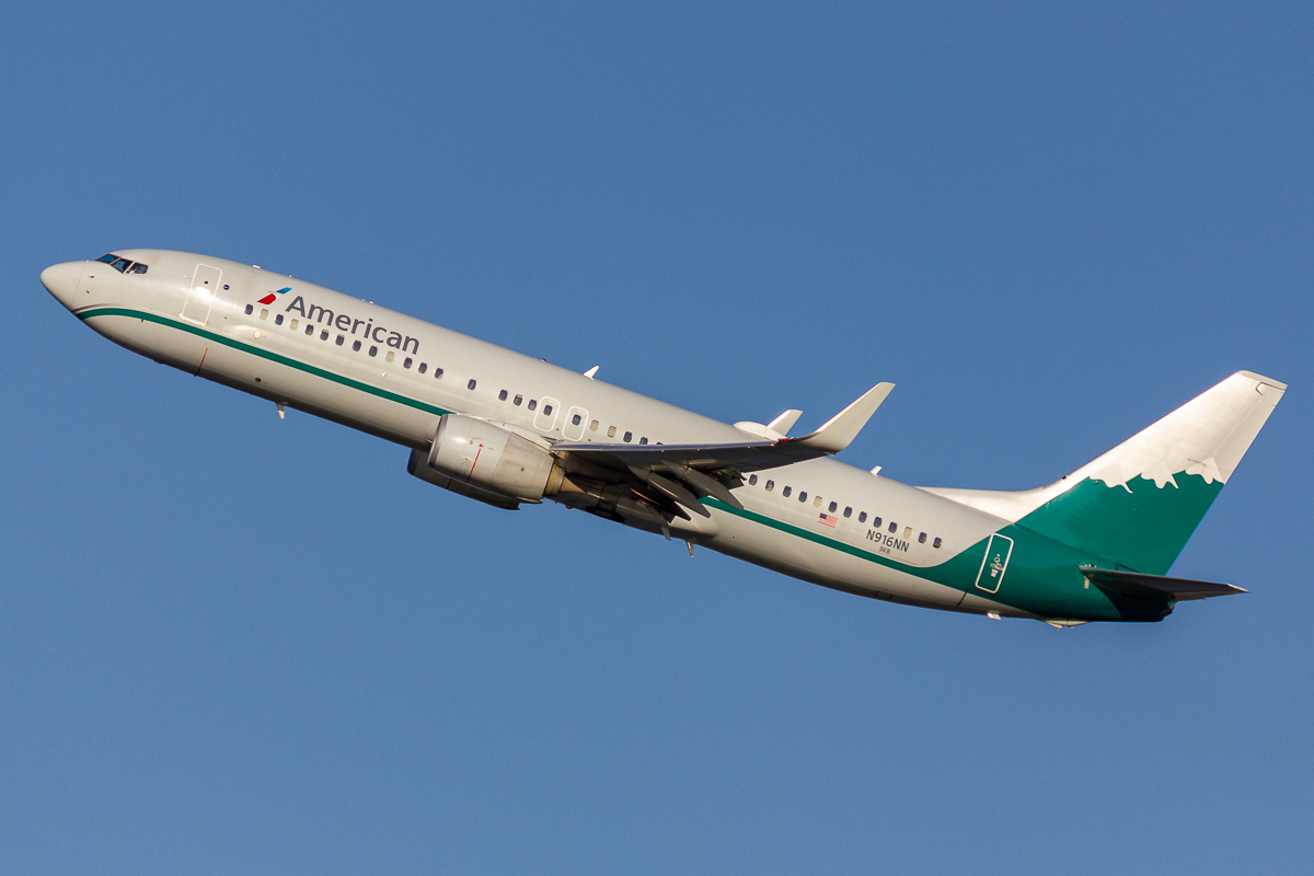 Full size: American Airlines Boeing 737-800 N916NN at Ronald Reagan National Airport