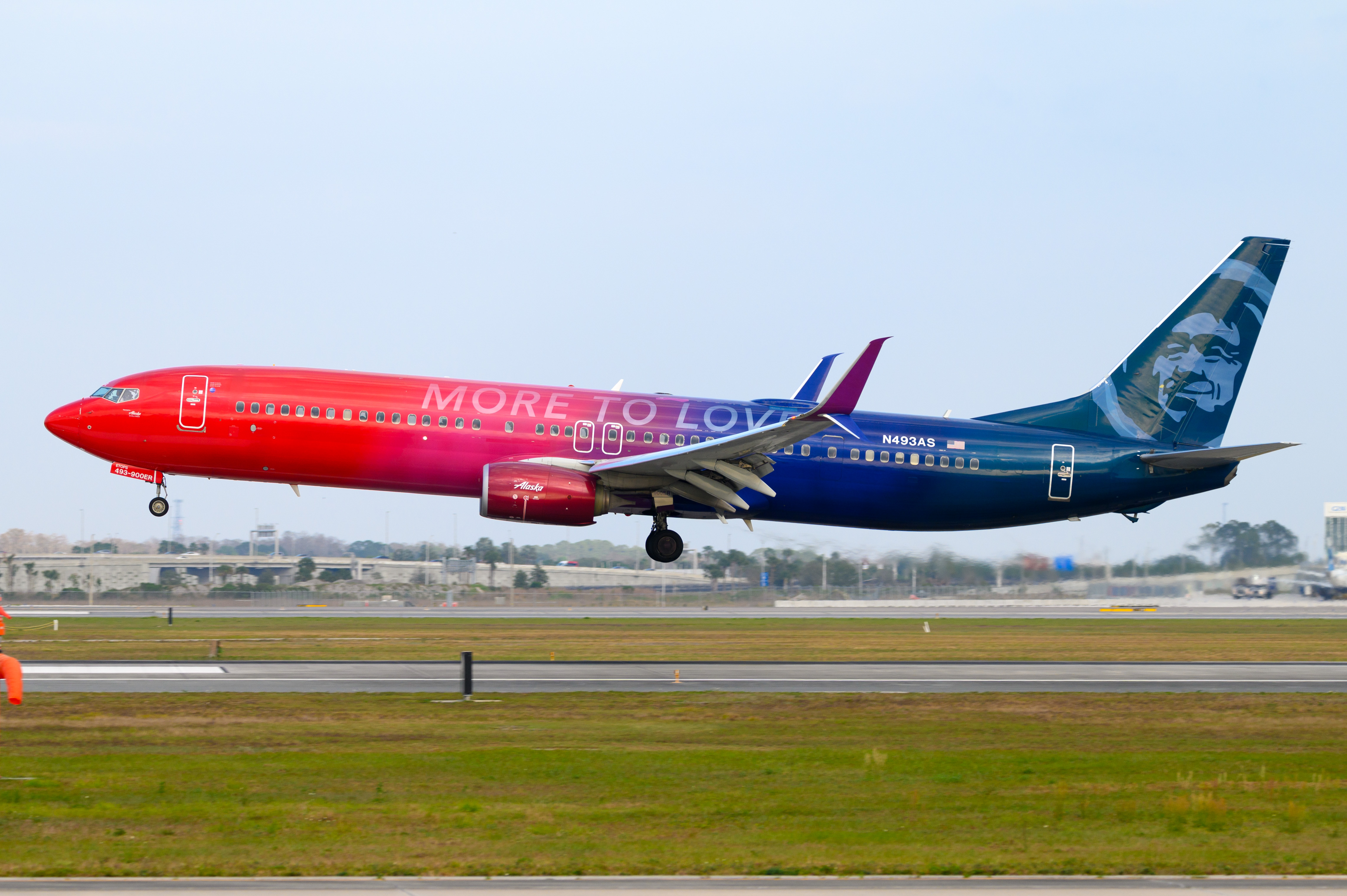 Full size: Alaska Airlines Boeing 737-900ER N493AS at Orlando International Airport