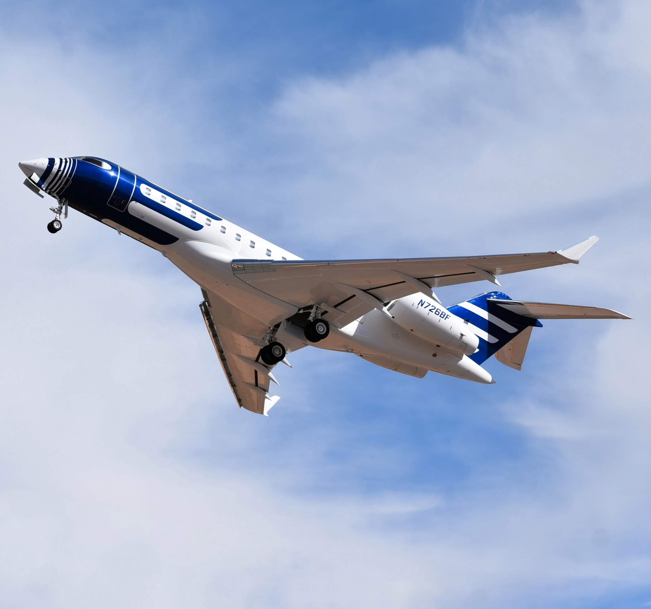 Full size: PRIVATE Bombardier Global 6000 N726BF at Aeropuerto de Cabo San Lucas Internacional