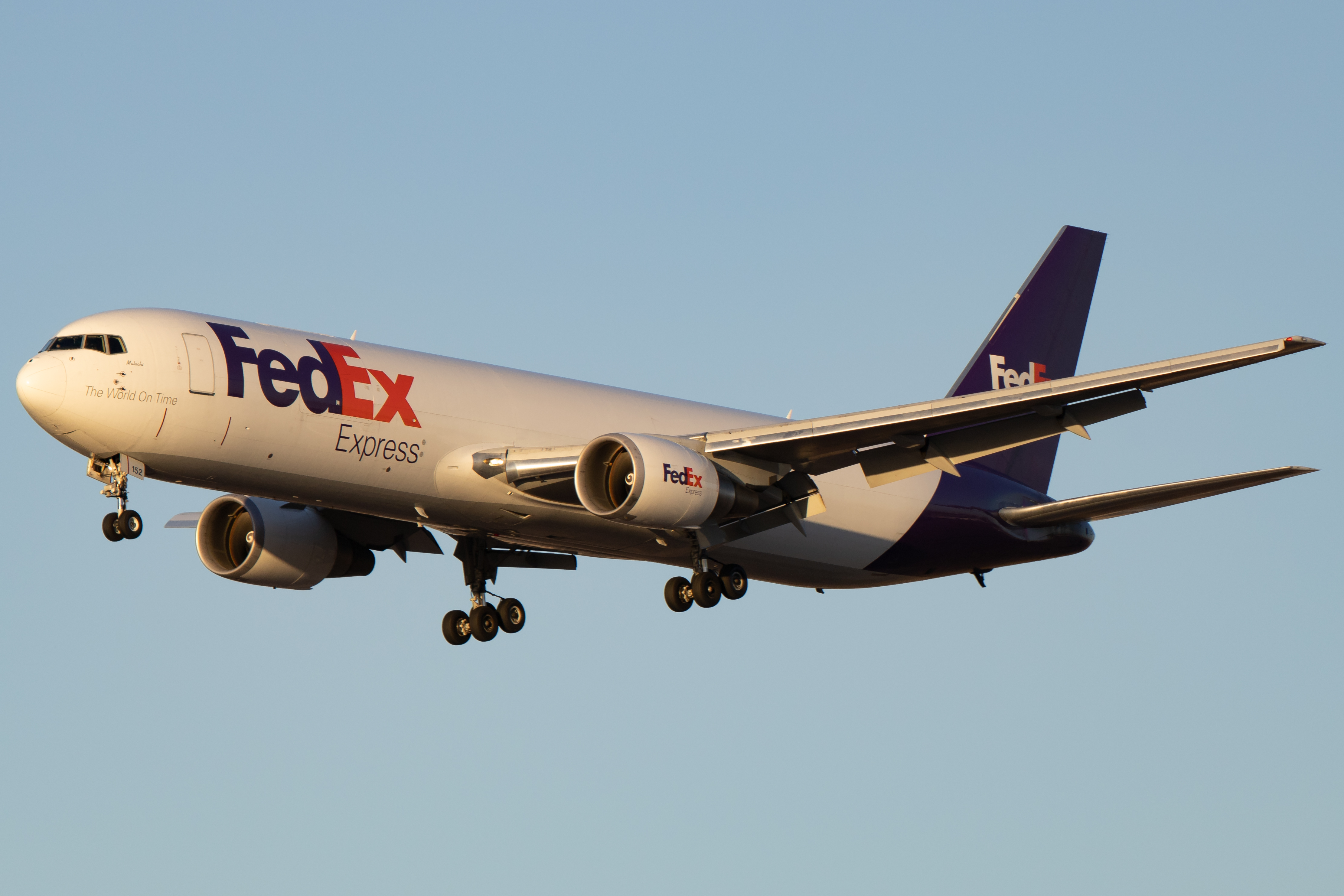 Full size: FedEx Boeing 767-300F N152FE at Phoenix Sky Harbor International Airport