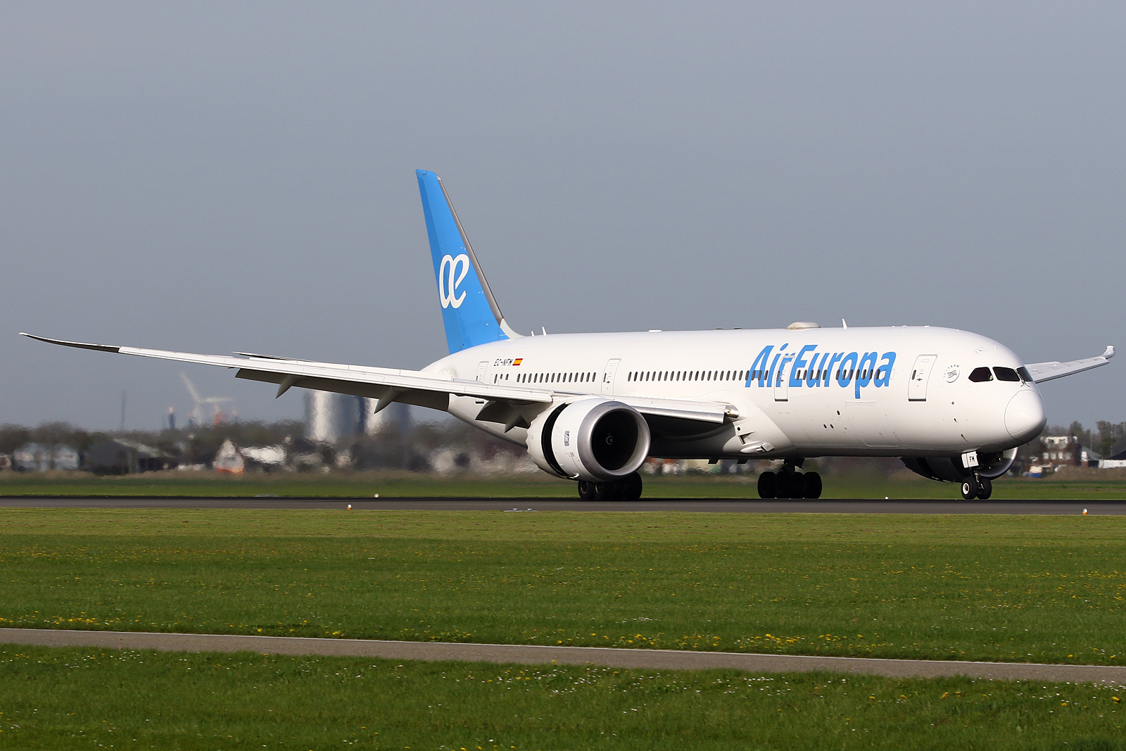 Full size: Air Europa  Boeing 787-9 EC-NFM at Amsterdam Schiphol Airport