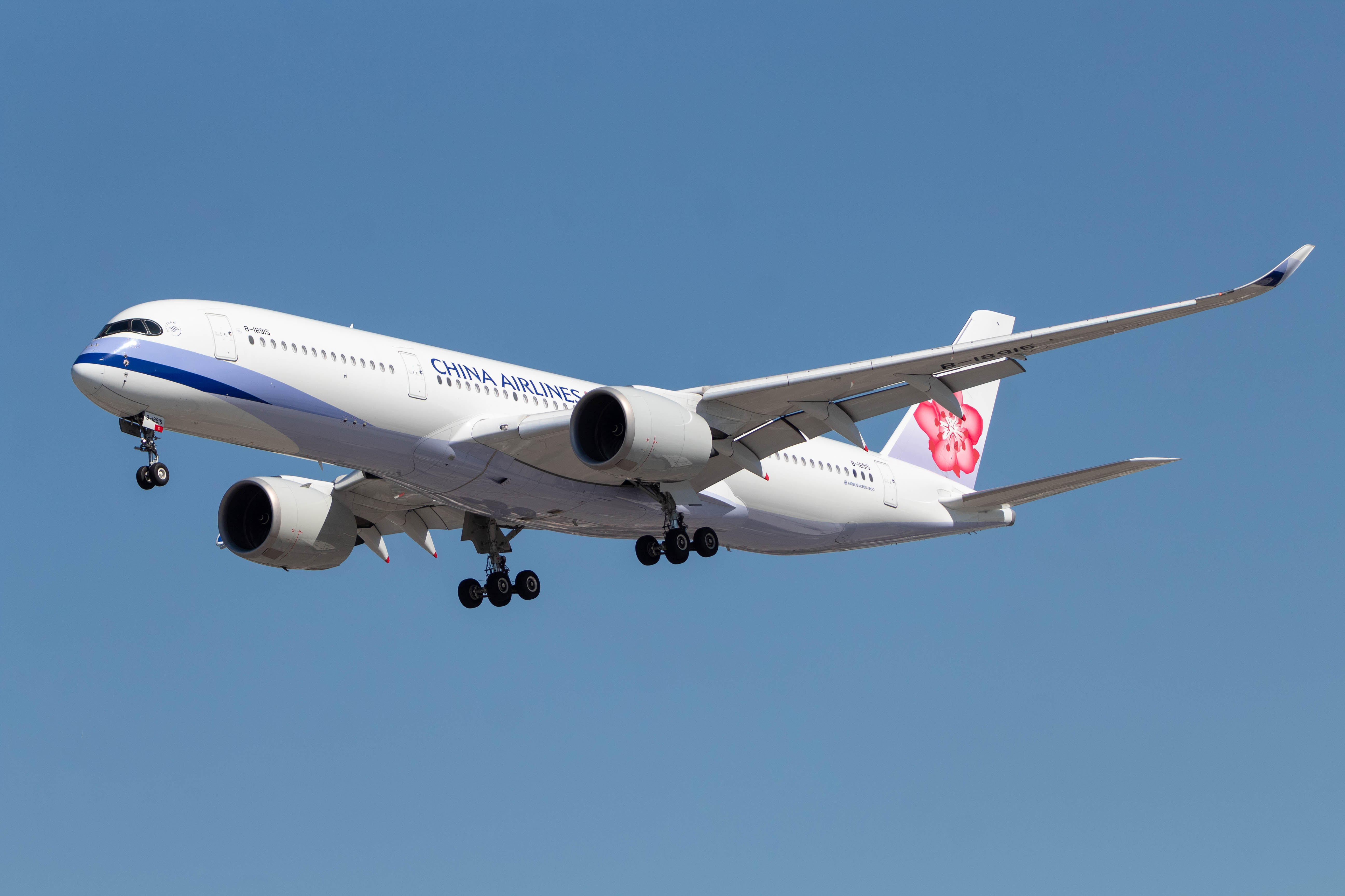 Full size: China Airlines Airbus A350-900 B-18915 at Los Angeles International Airport