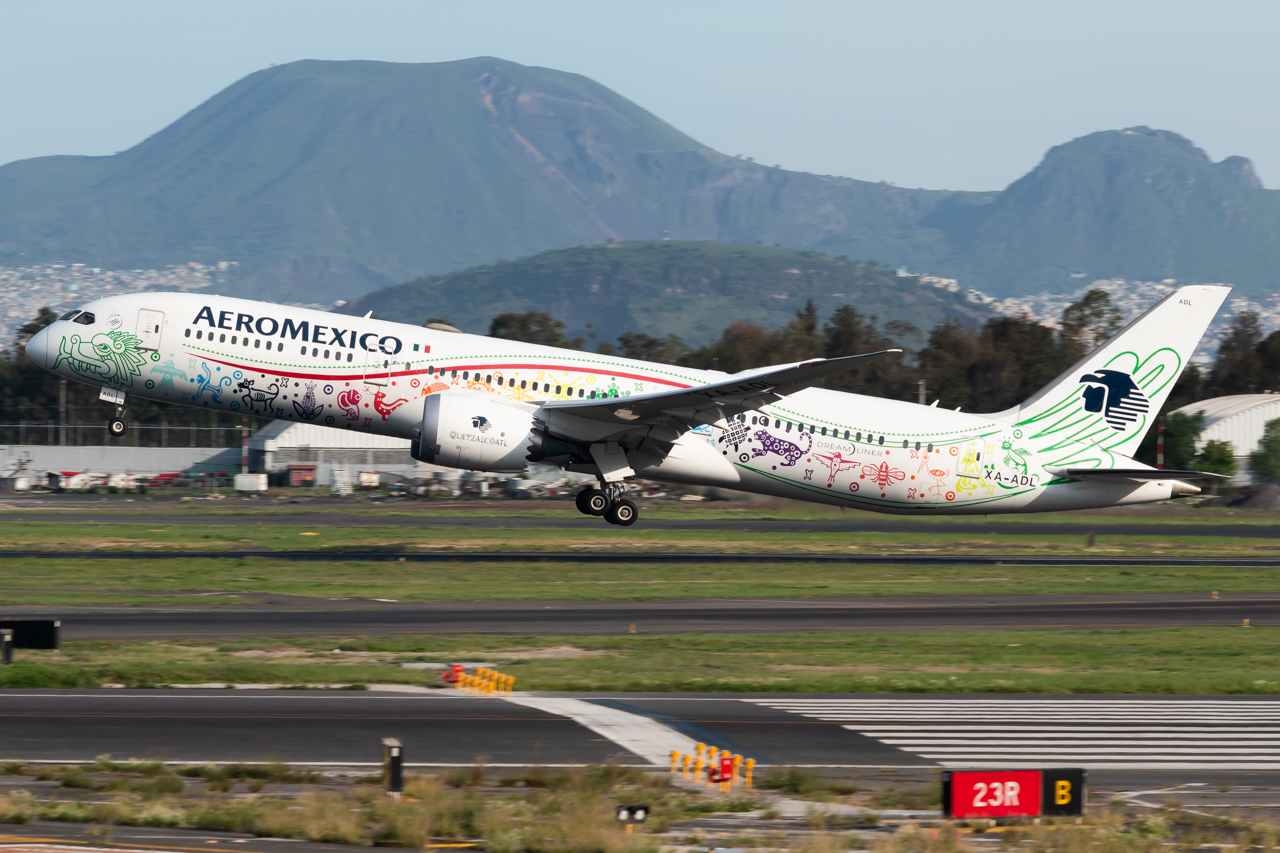 Full size: Aeromexico Boeing 787-9 XA-ADL at Mexico City International Airport