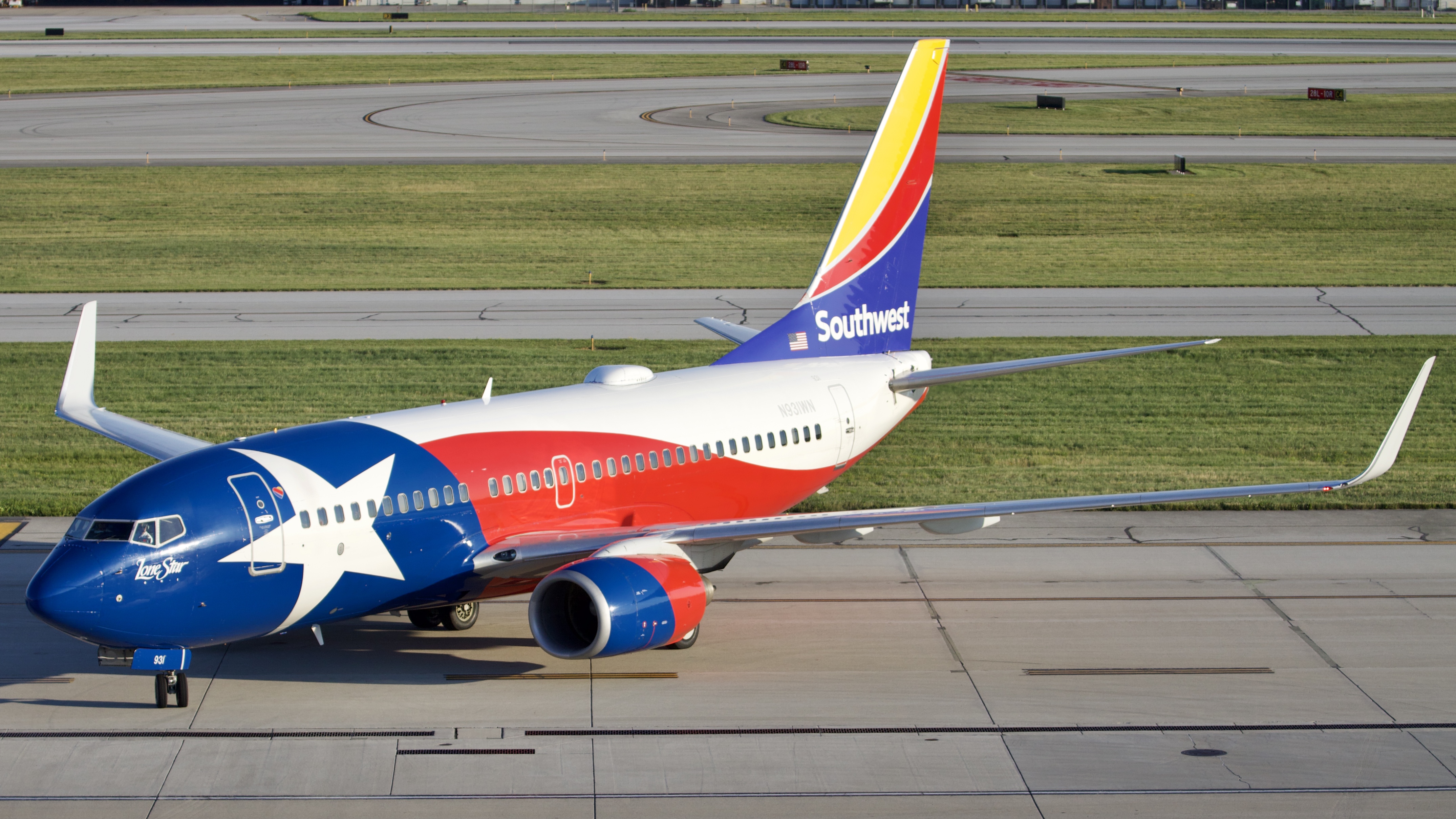 Full size: Southwest Airlines Boeing 737-700 N931WN at John Glenn Columbus International Airport
