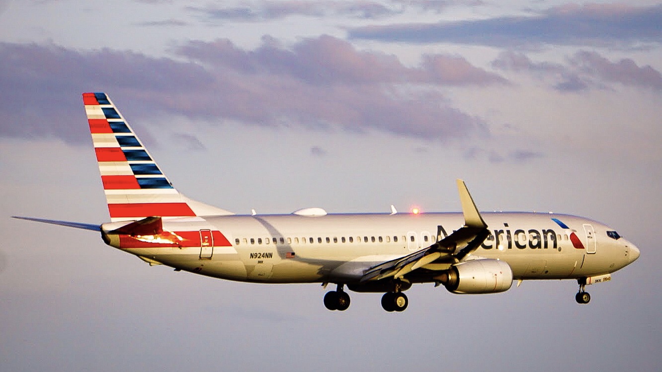 Full size: American Airlines Boeing 737-800 N924NN at Dallas-Fort Worth International Airport
