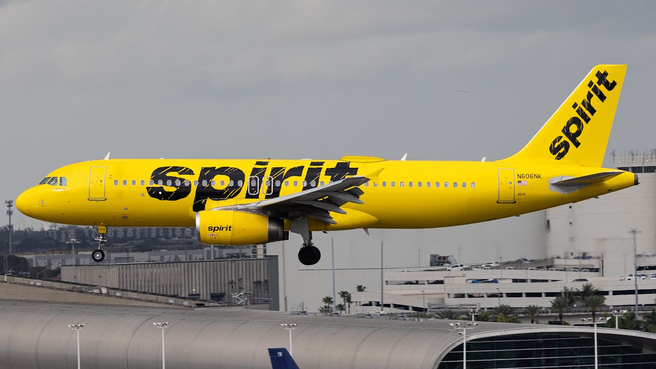 Full size: Spirit Airlines Airbus A320 N606NK at Miami International Airport